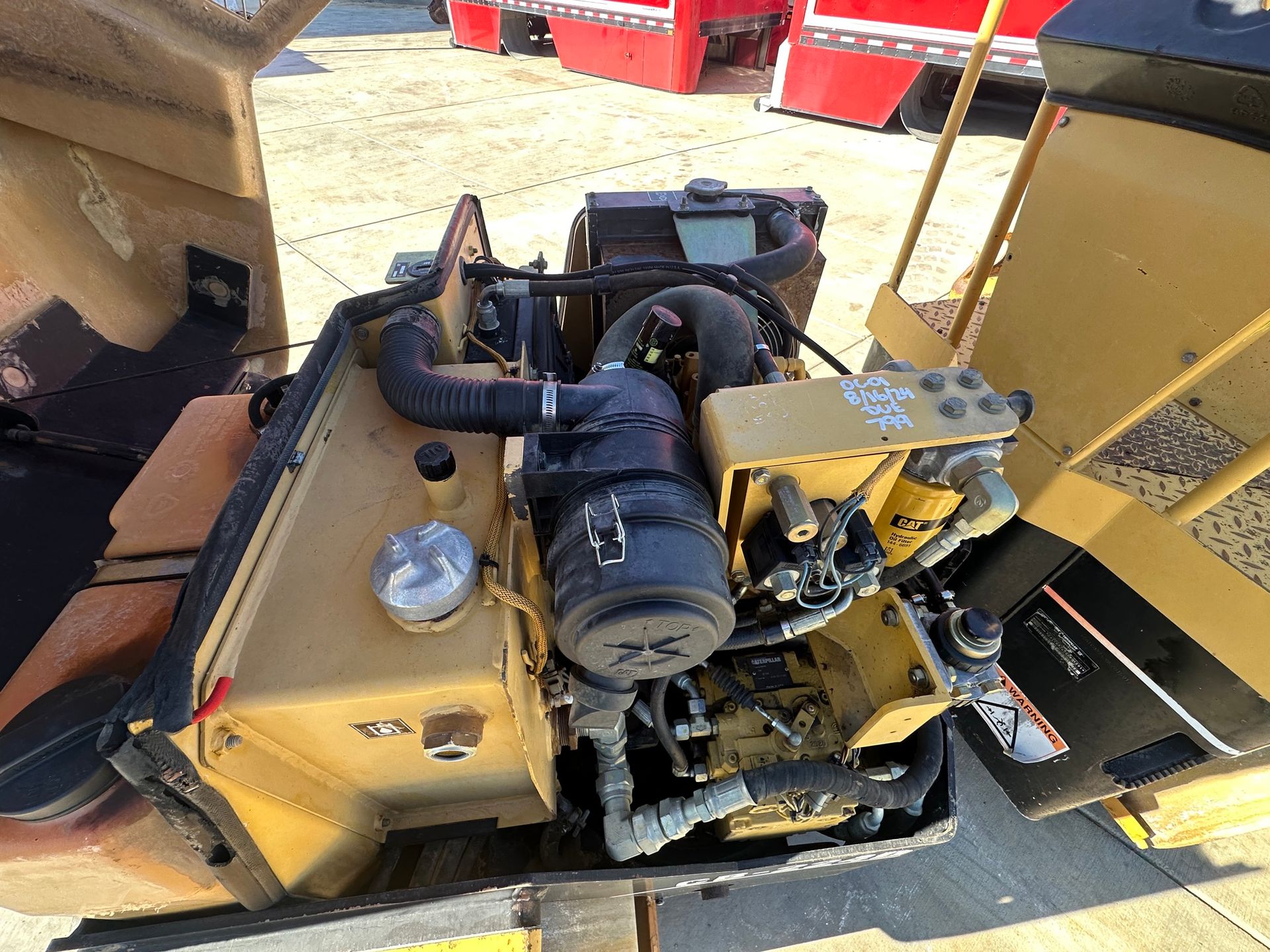 2004 Caterpillar CB-224D photo 8