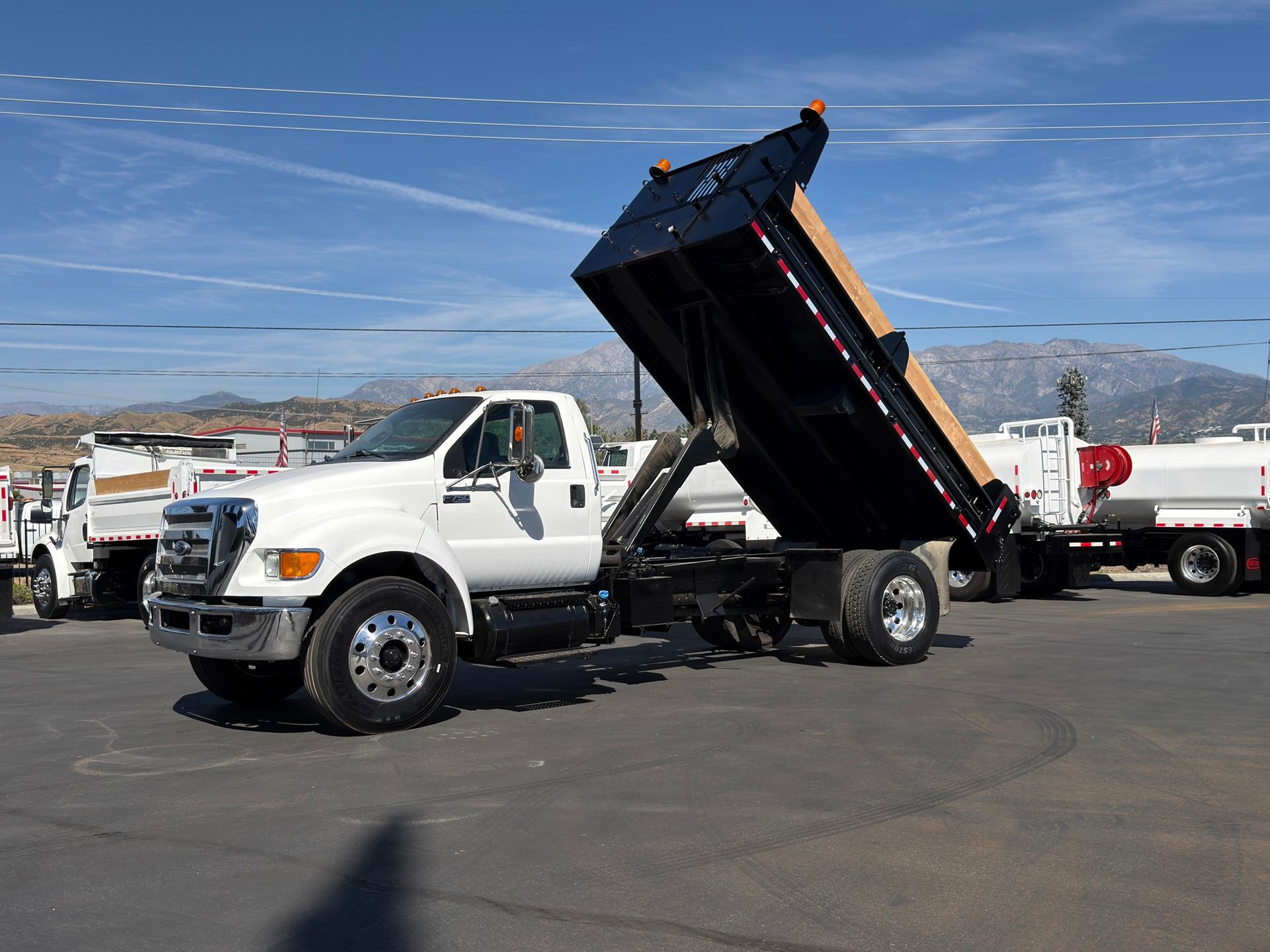 2012 Ford F750 photo 1