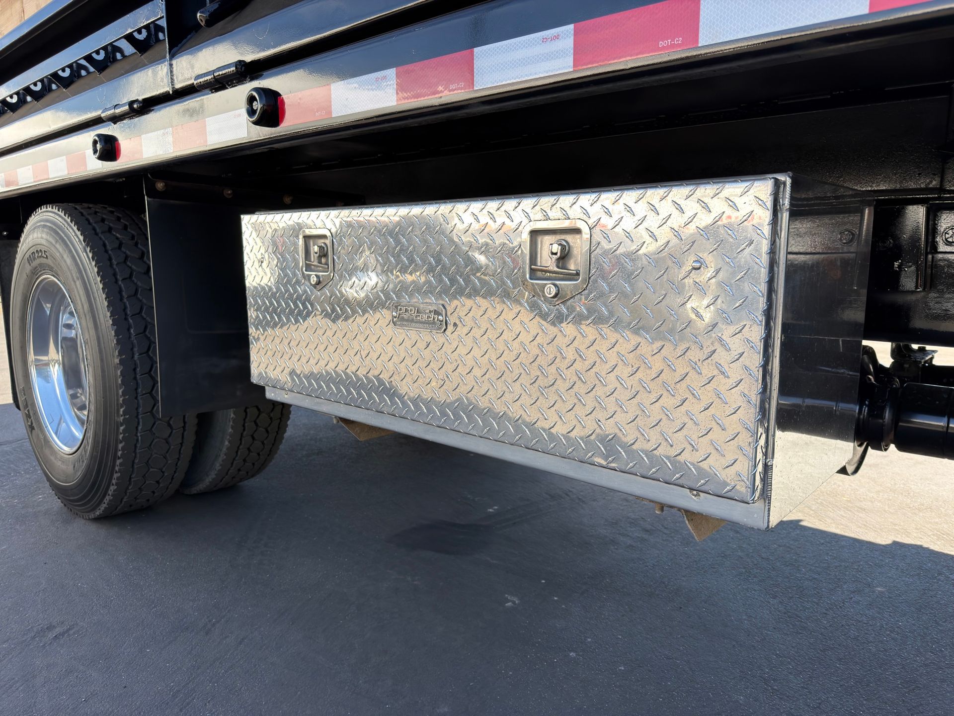2012 Ford F750 photo 12