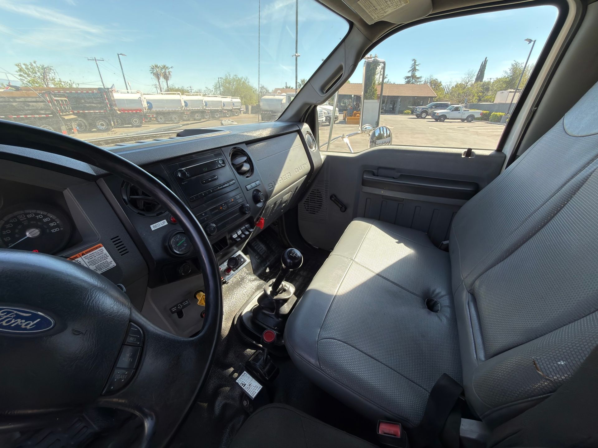 2012 Ford F750 photo 16