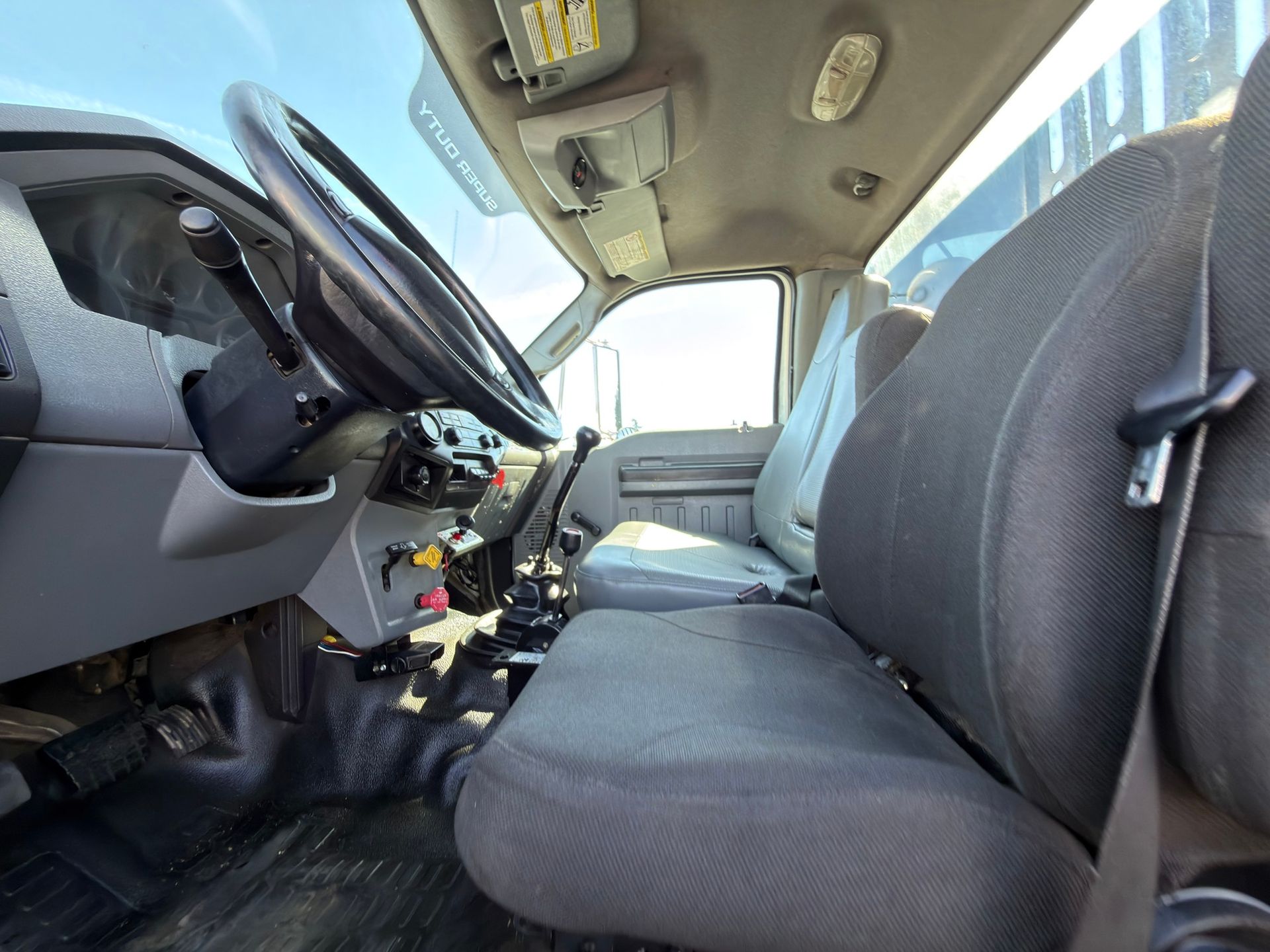 2012 Ford F750 photo 17