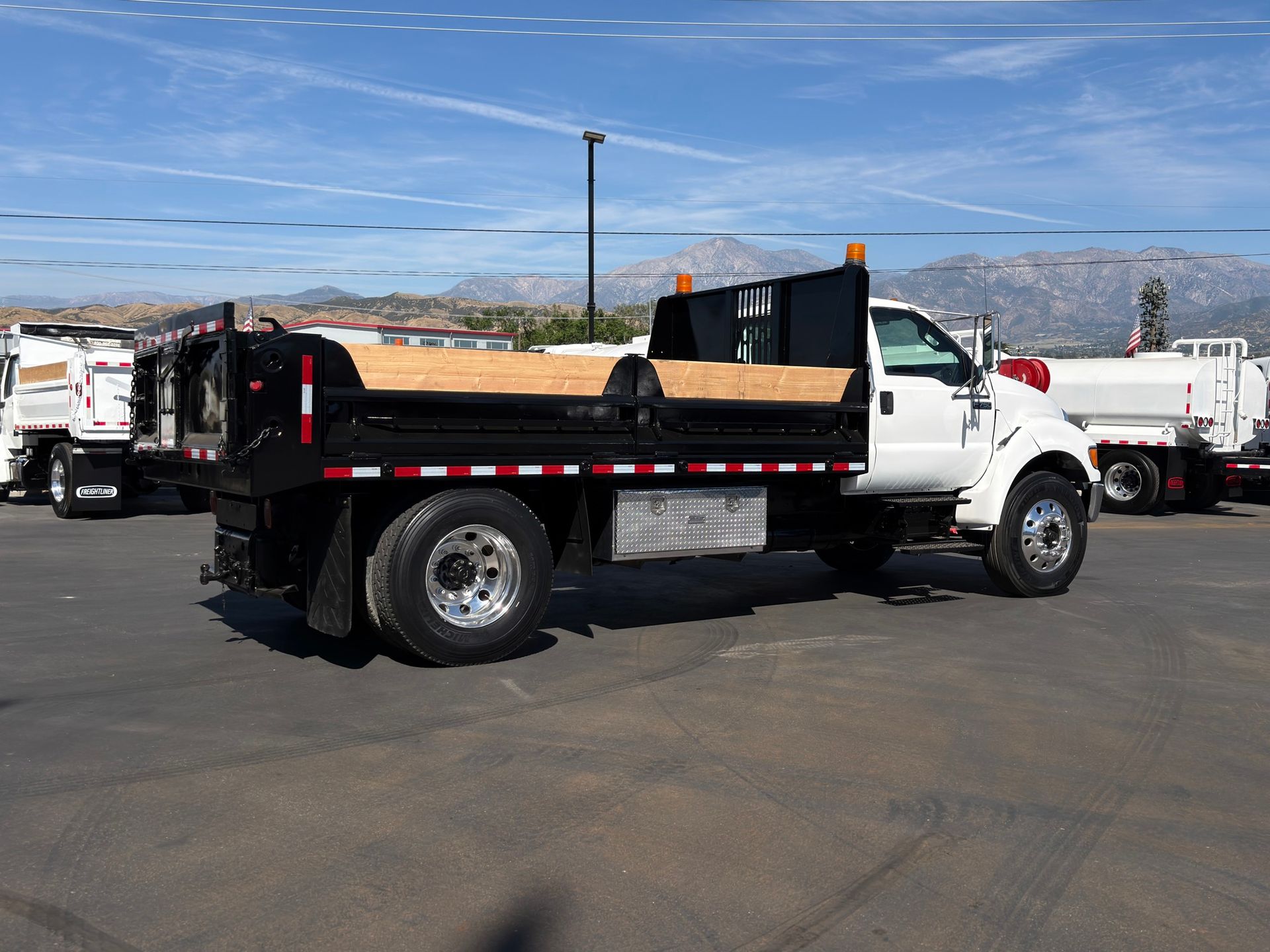 2012 Ford F750 photo 6