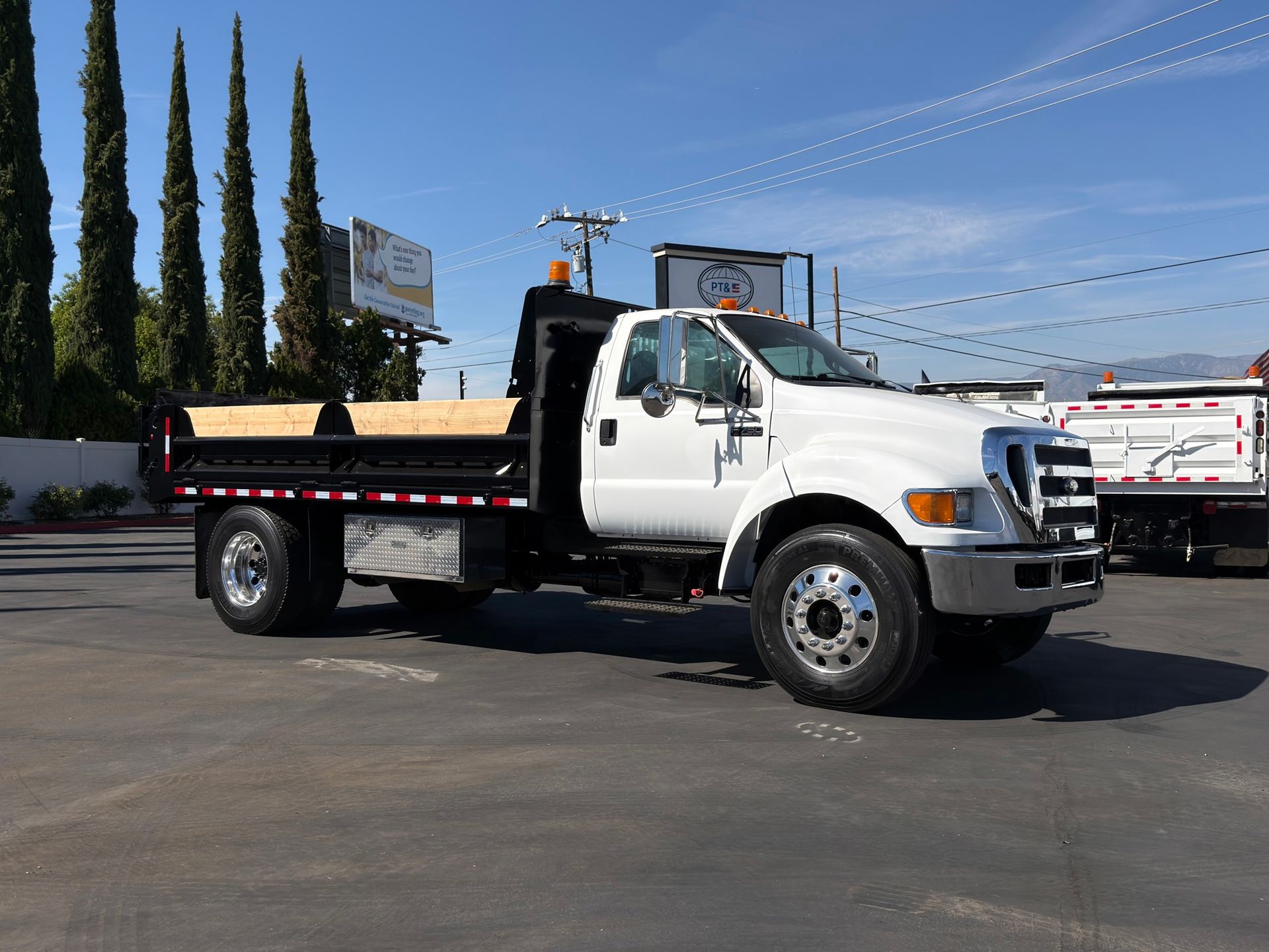 2012 Ford F750 photo 8
