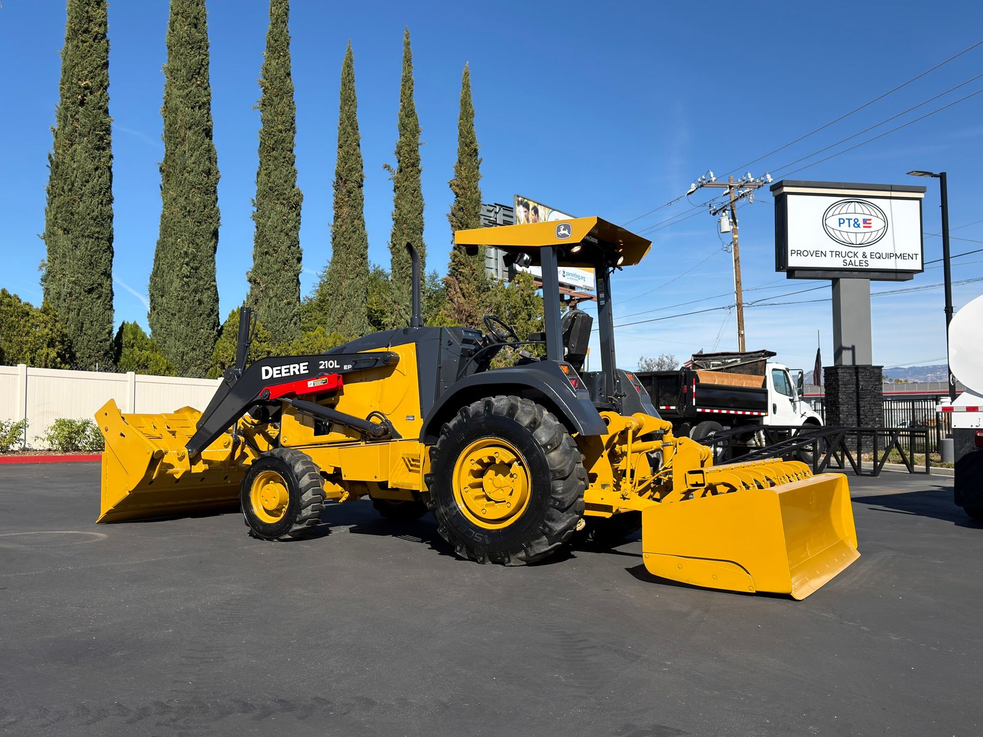 2017 John Deere 210LEP photo 3