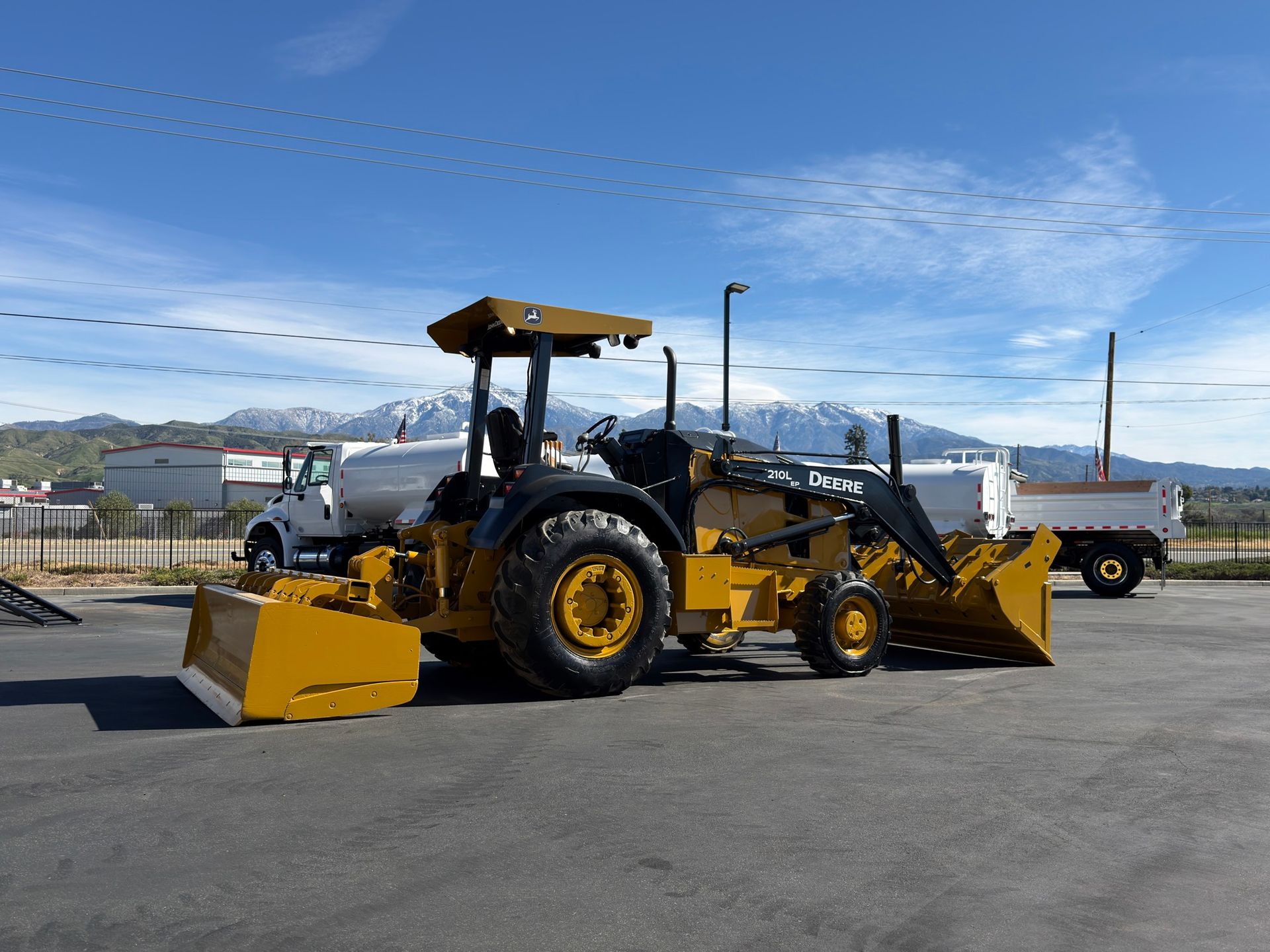 2017 John Deere 210LEP photo 4