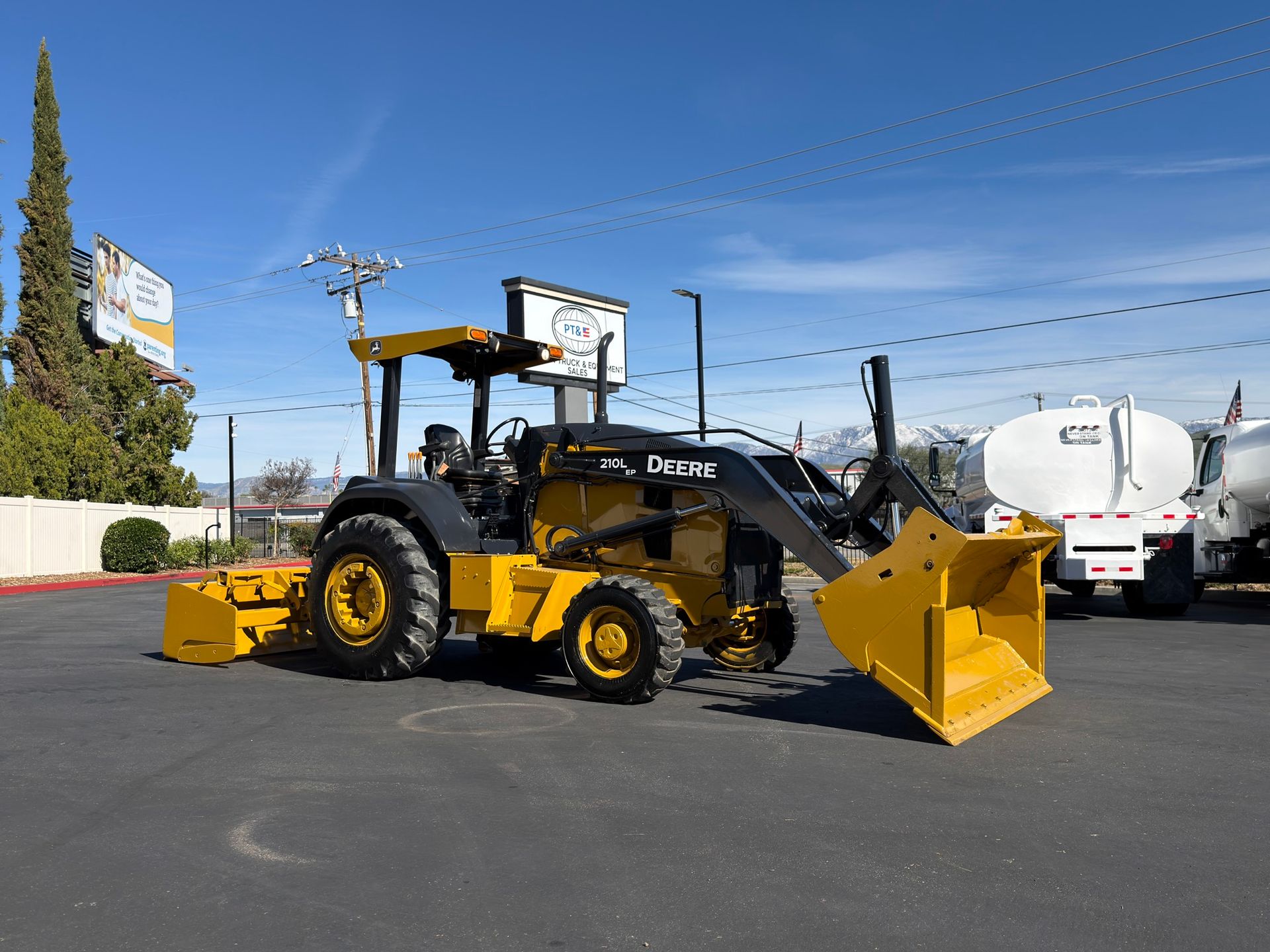 2017 John Deere 210LEP photo 6