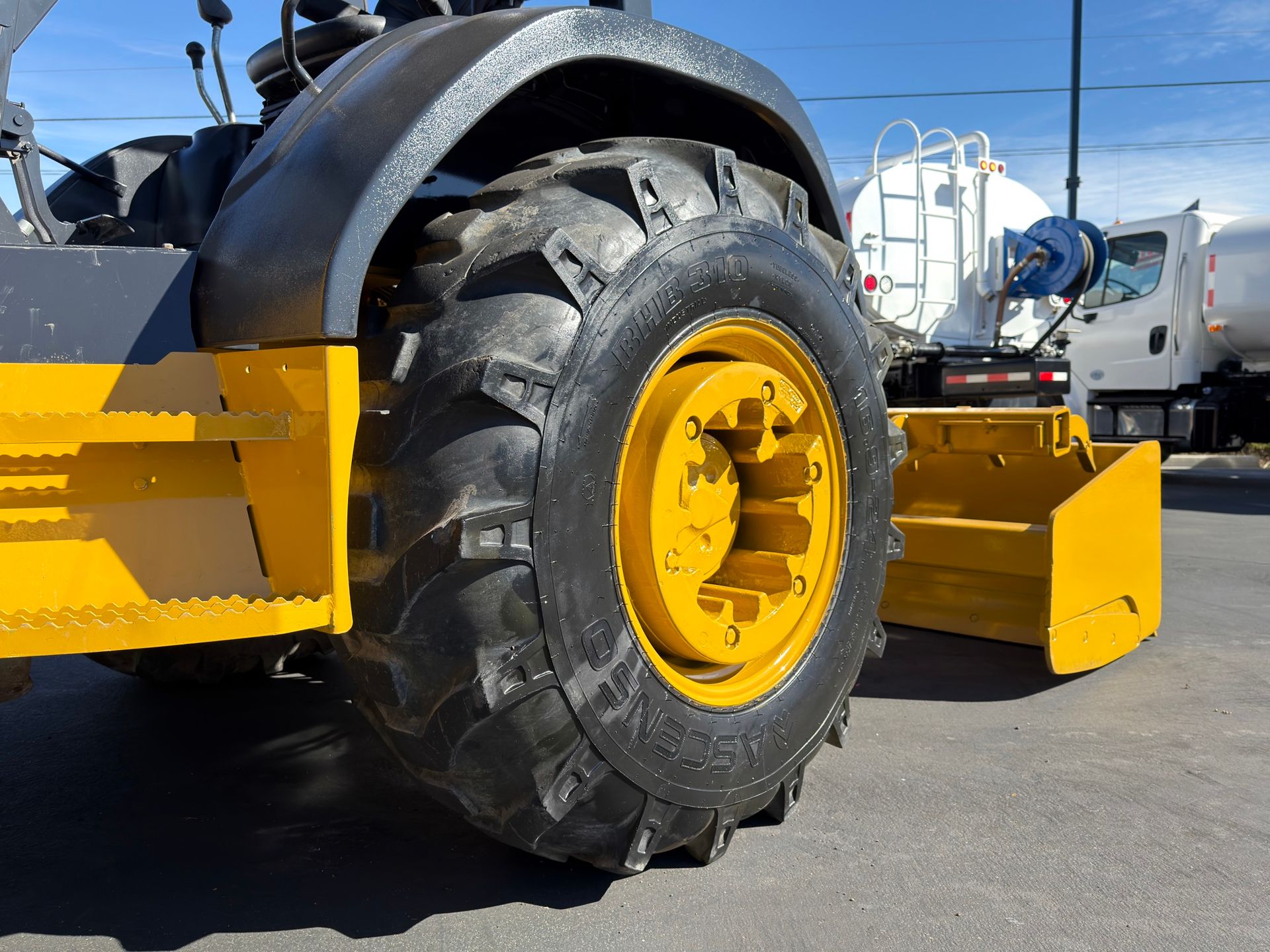 2017 John Deere 210LEP photo 8
