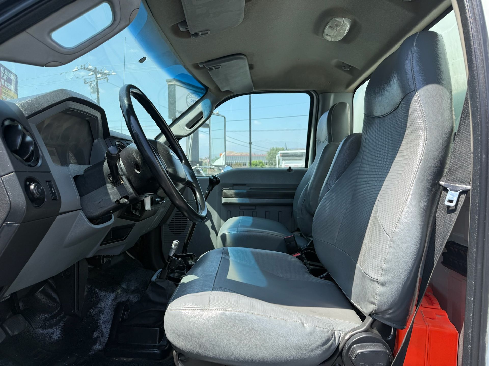 2015 Ford F750 photo 11