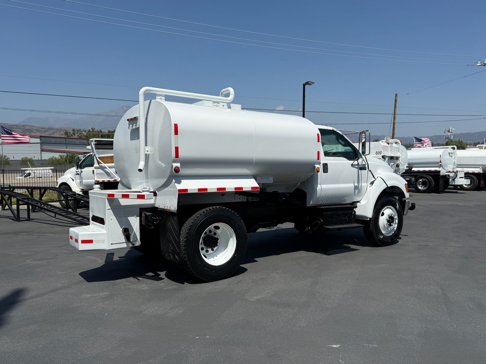 2015 Ford F750 photo 4