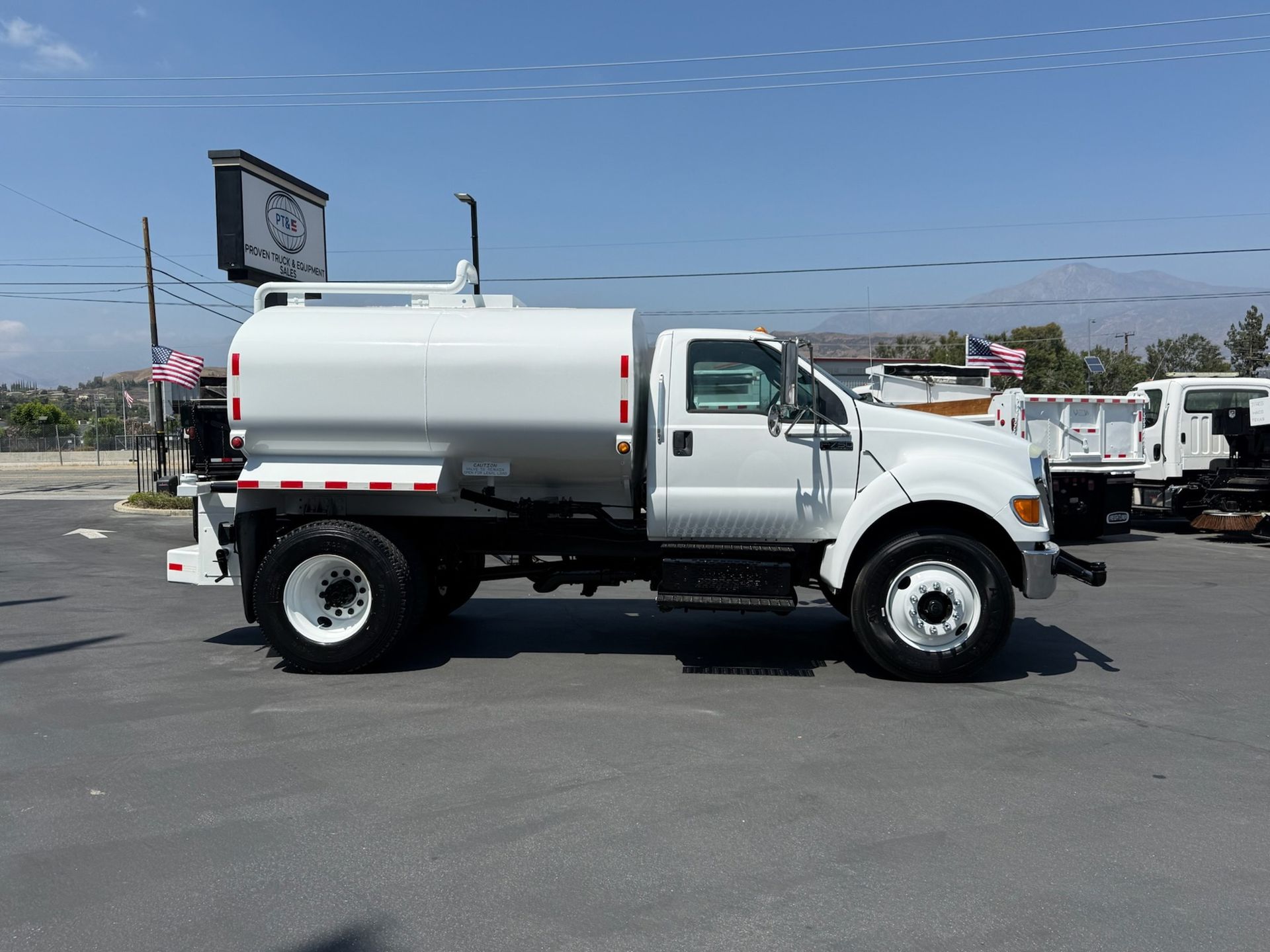 2015 Ford F750 photo 5