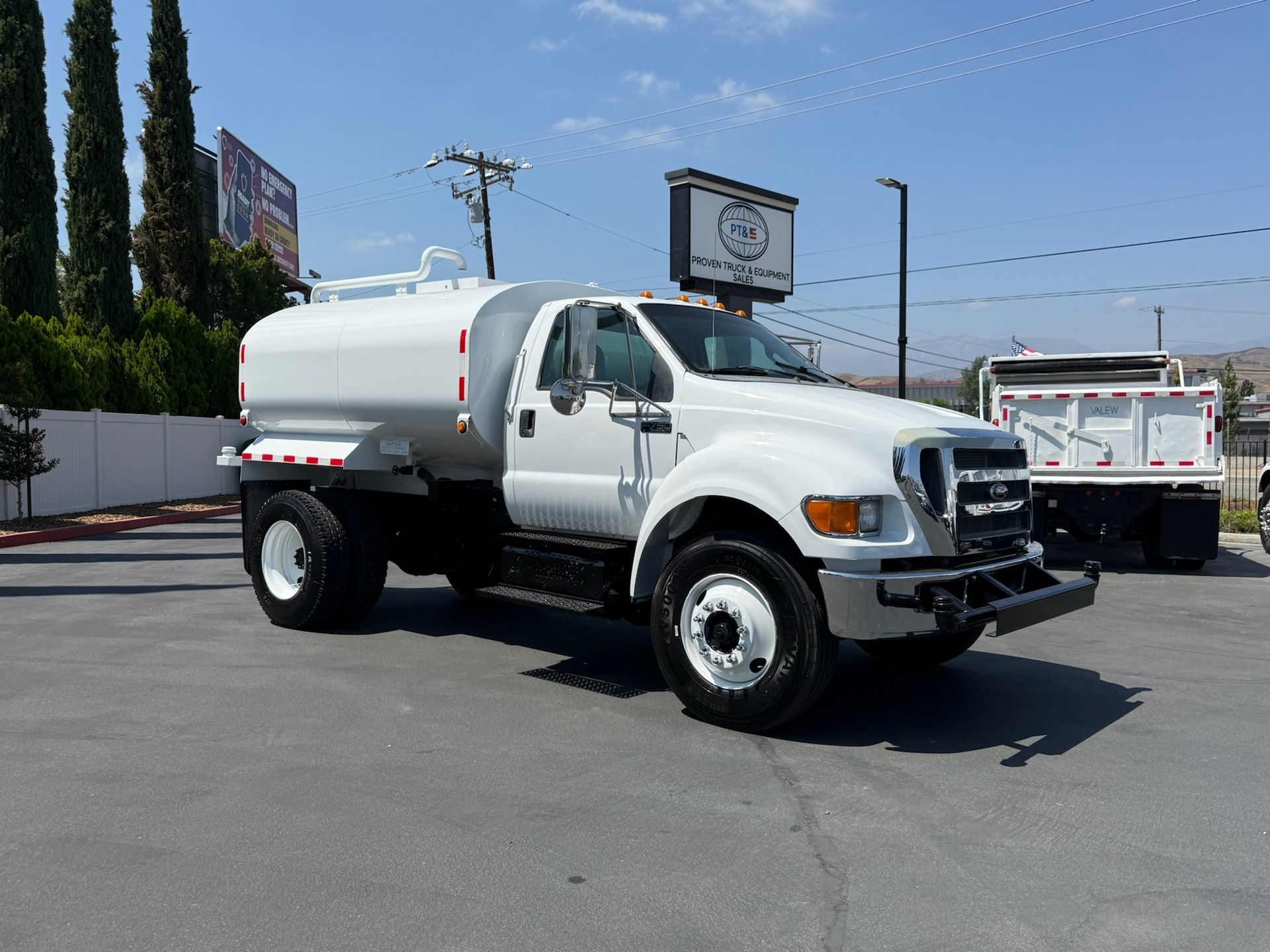 2015 Ford F750 photo 6