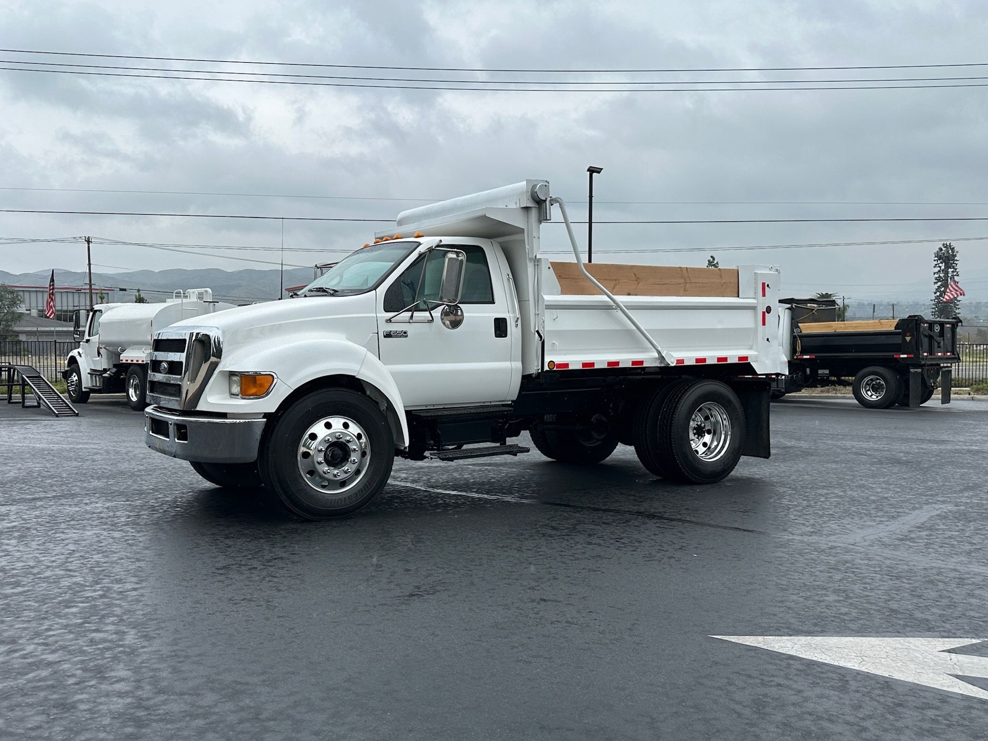 2005 Ford F650 photo 1