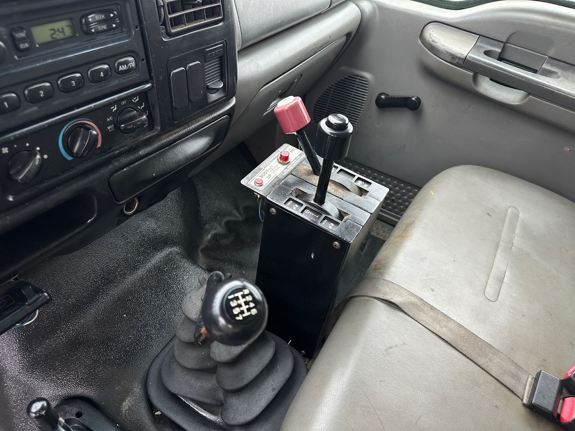 2005 Ford F650 photo 16