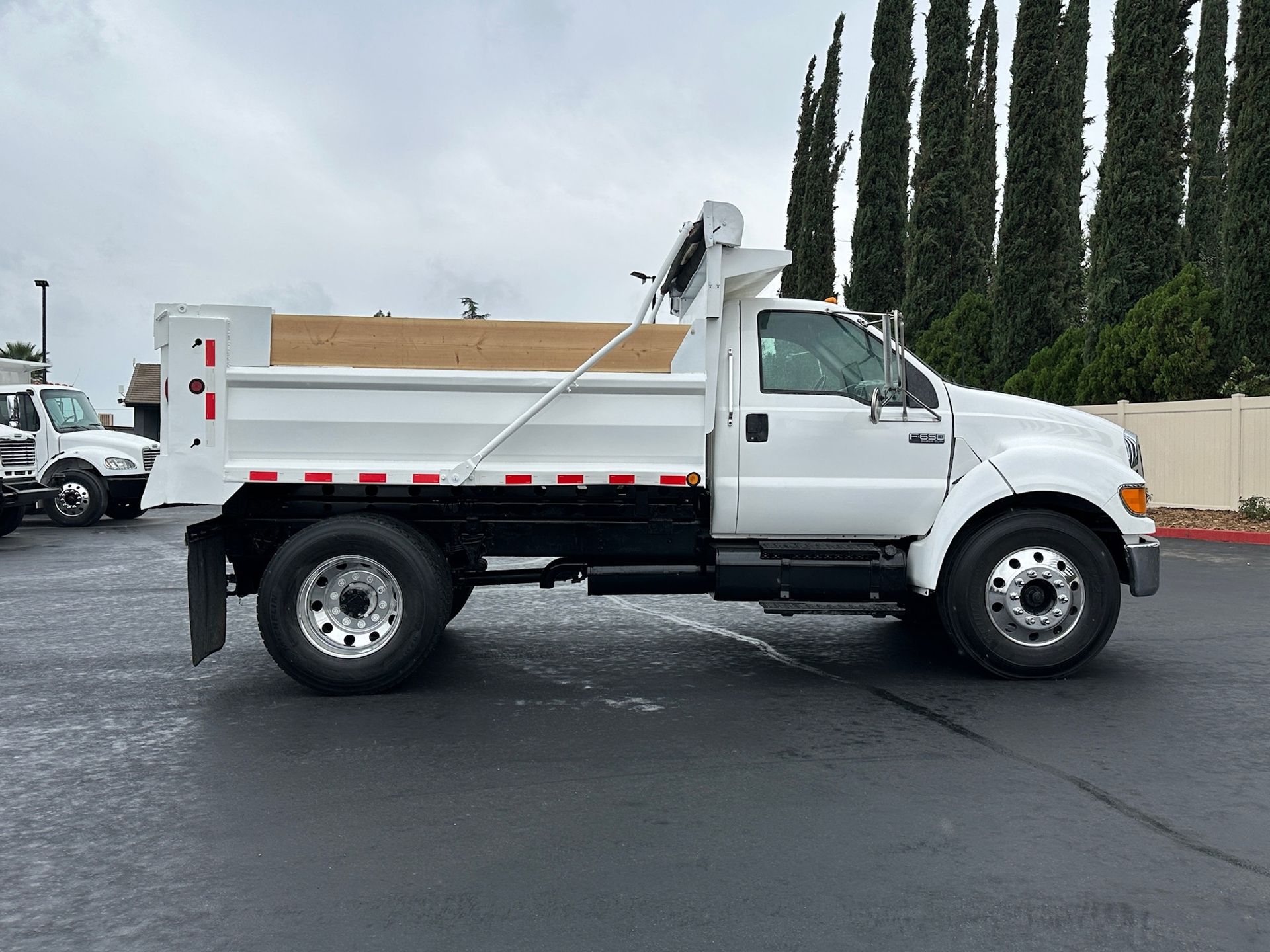 2005 Ford F650 photo 6