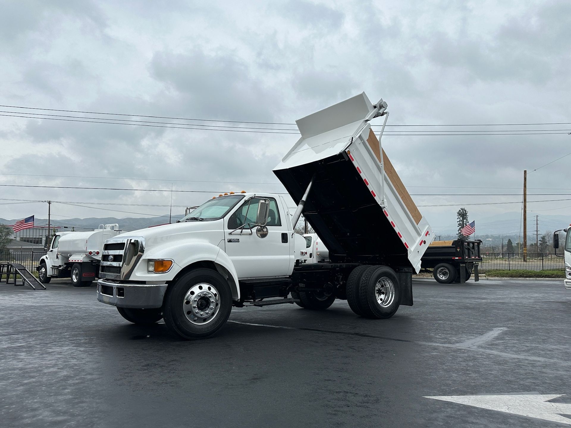 2005 Ford F650 photo 8
