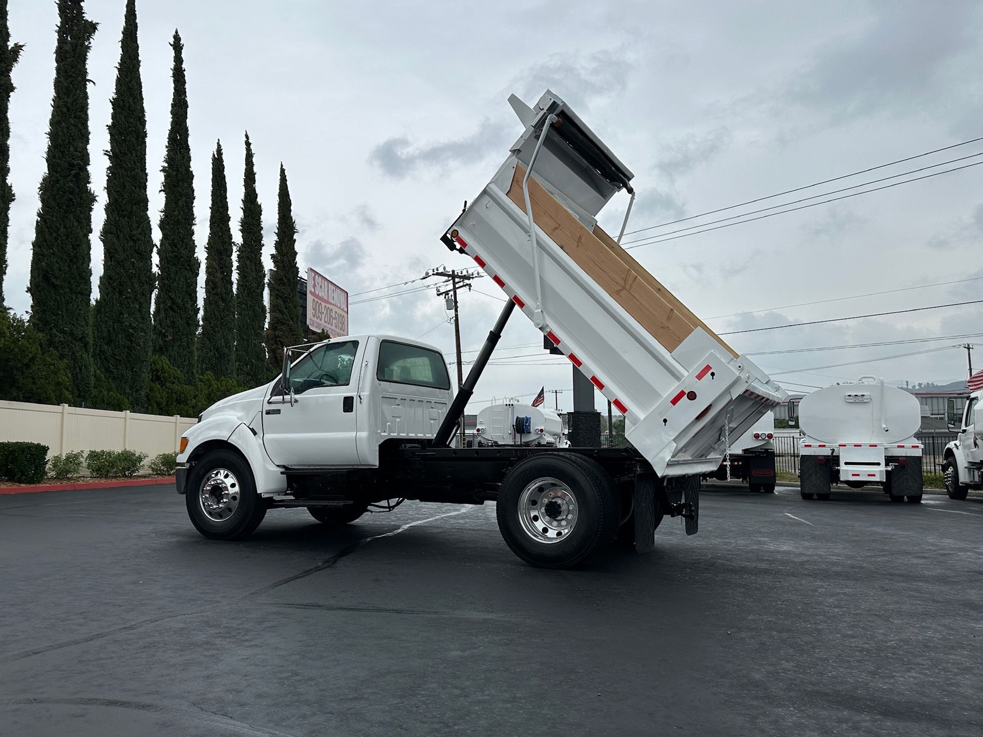 2005 Ford F650 photo 9