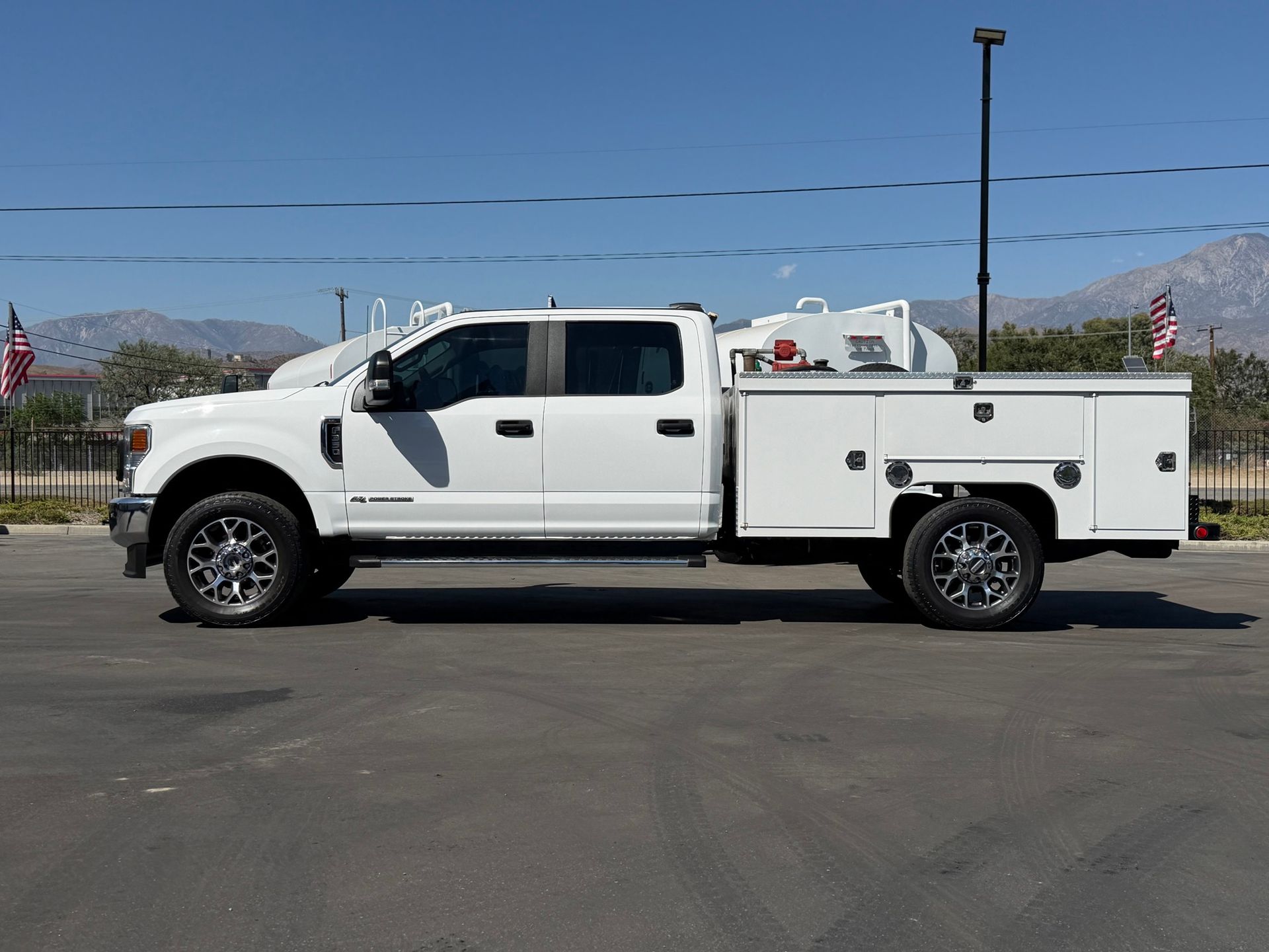 2022 Ford F350 photo 2