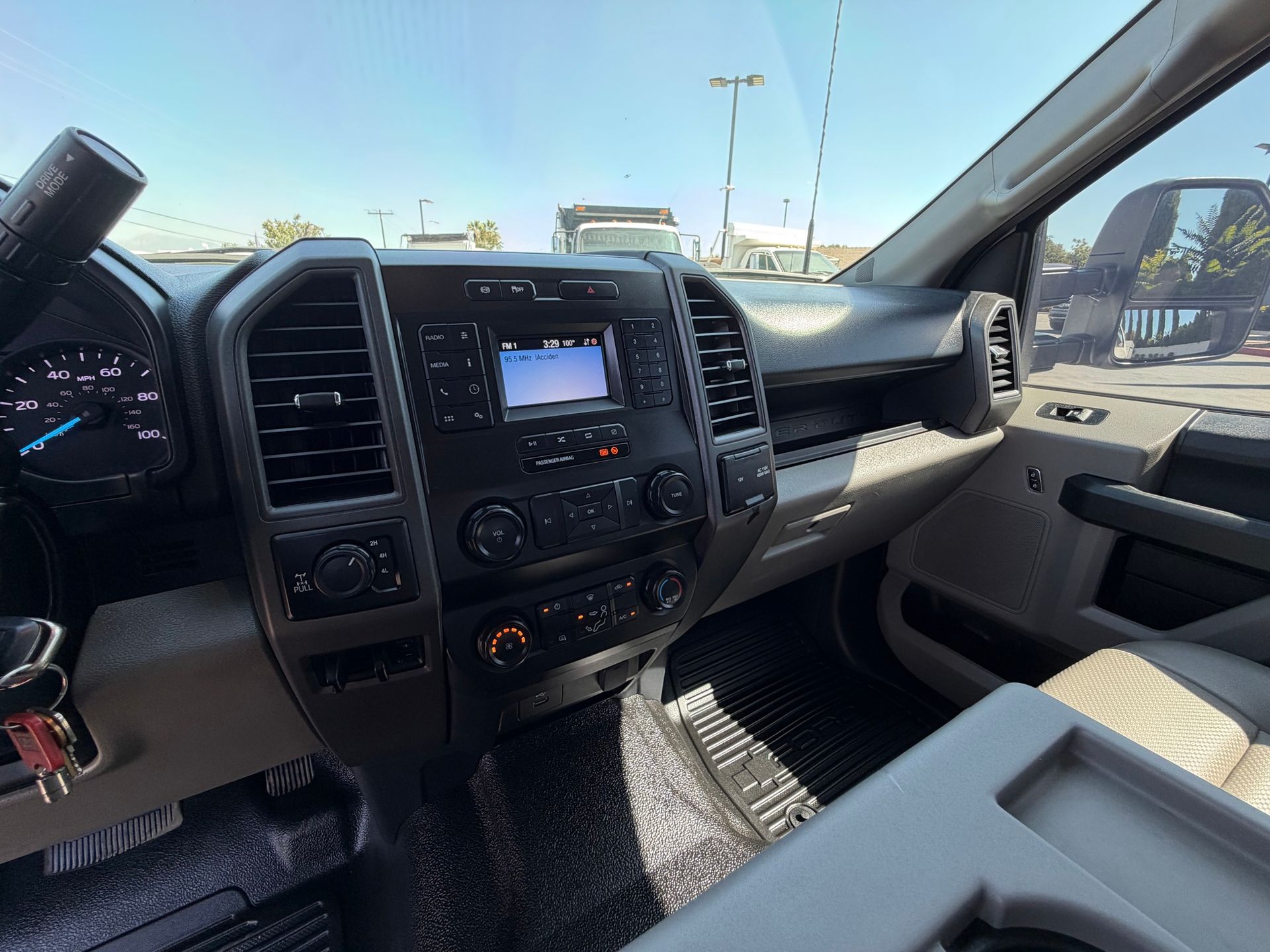 2022 Ford F350 photo 21