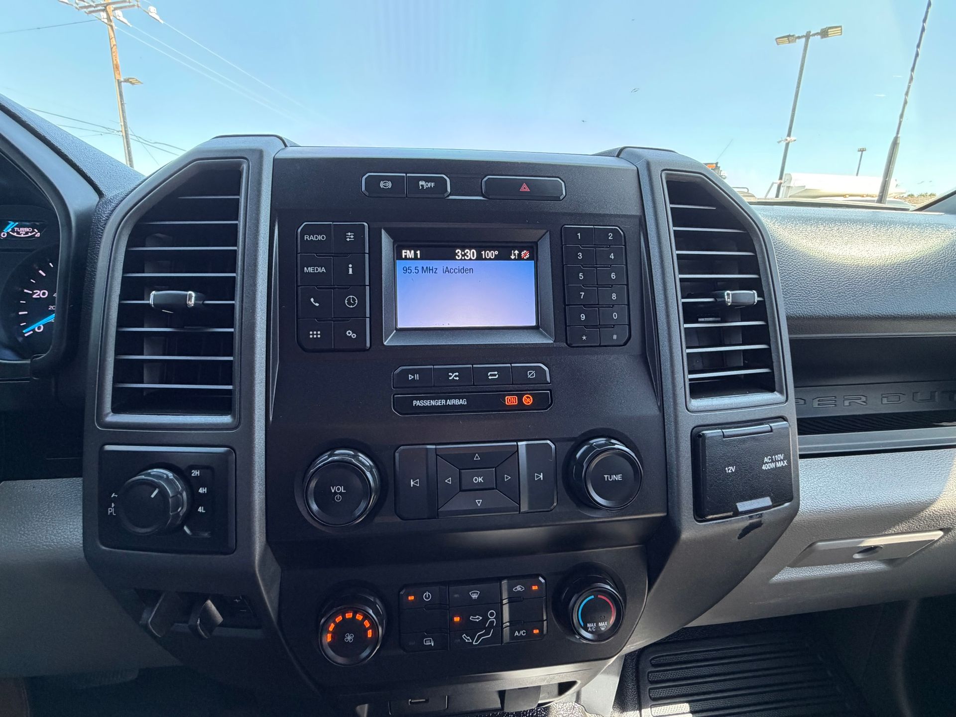 2022 Ford F350 photo 22