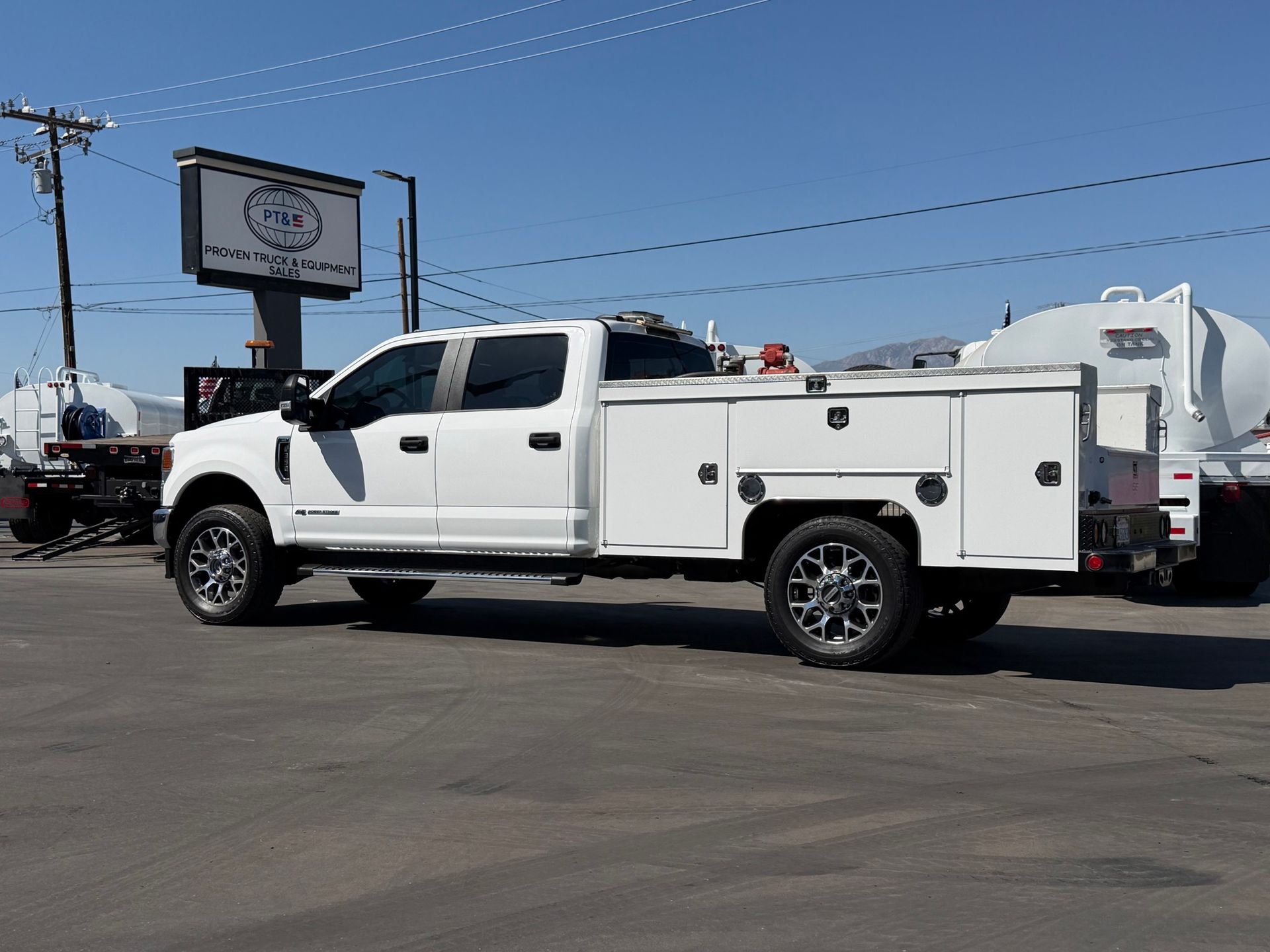 2022 Ford F350 photo 3