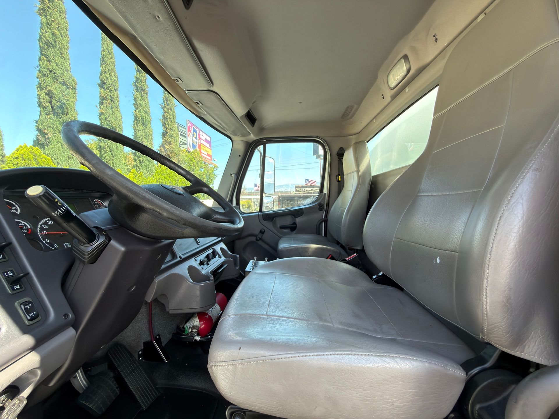 2016 Freightliner M2 106 photo 12