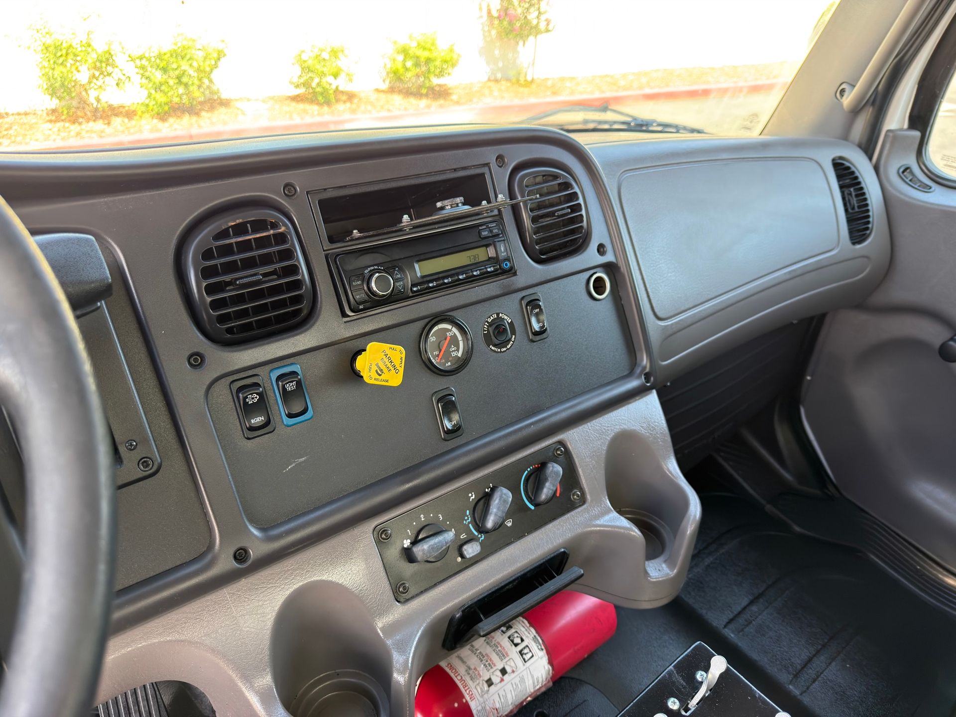 2016 Freightliner M2 106 photo 15