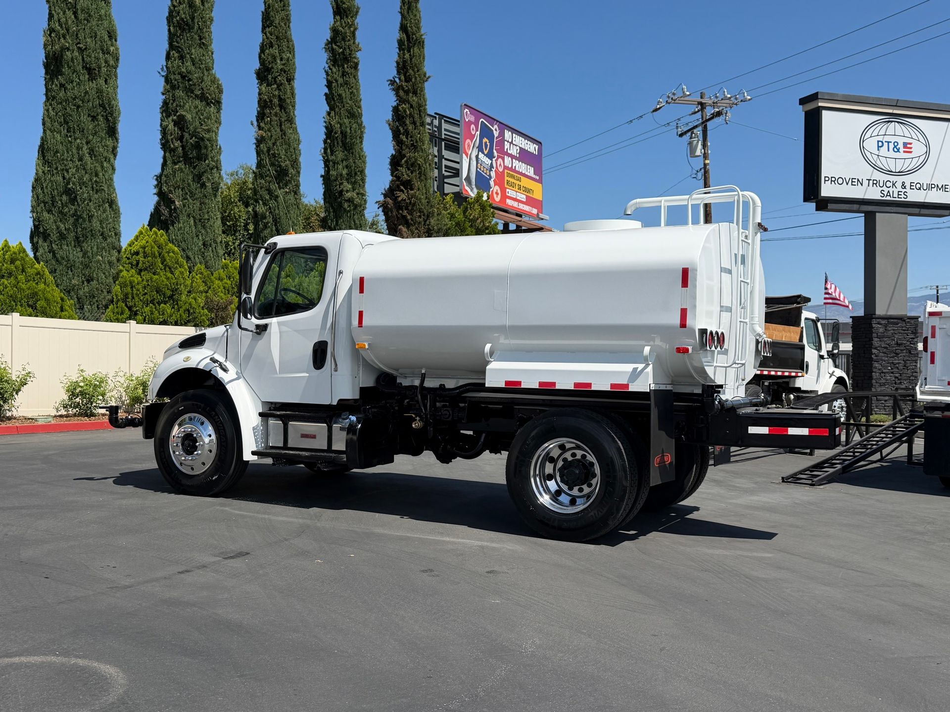 2016 Freightliner M2 106 photo 3