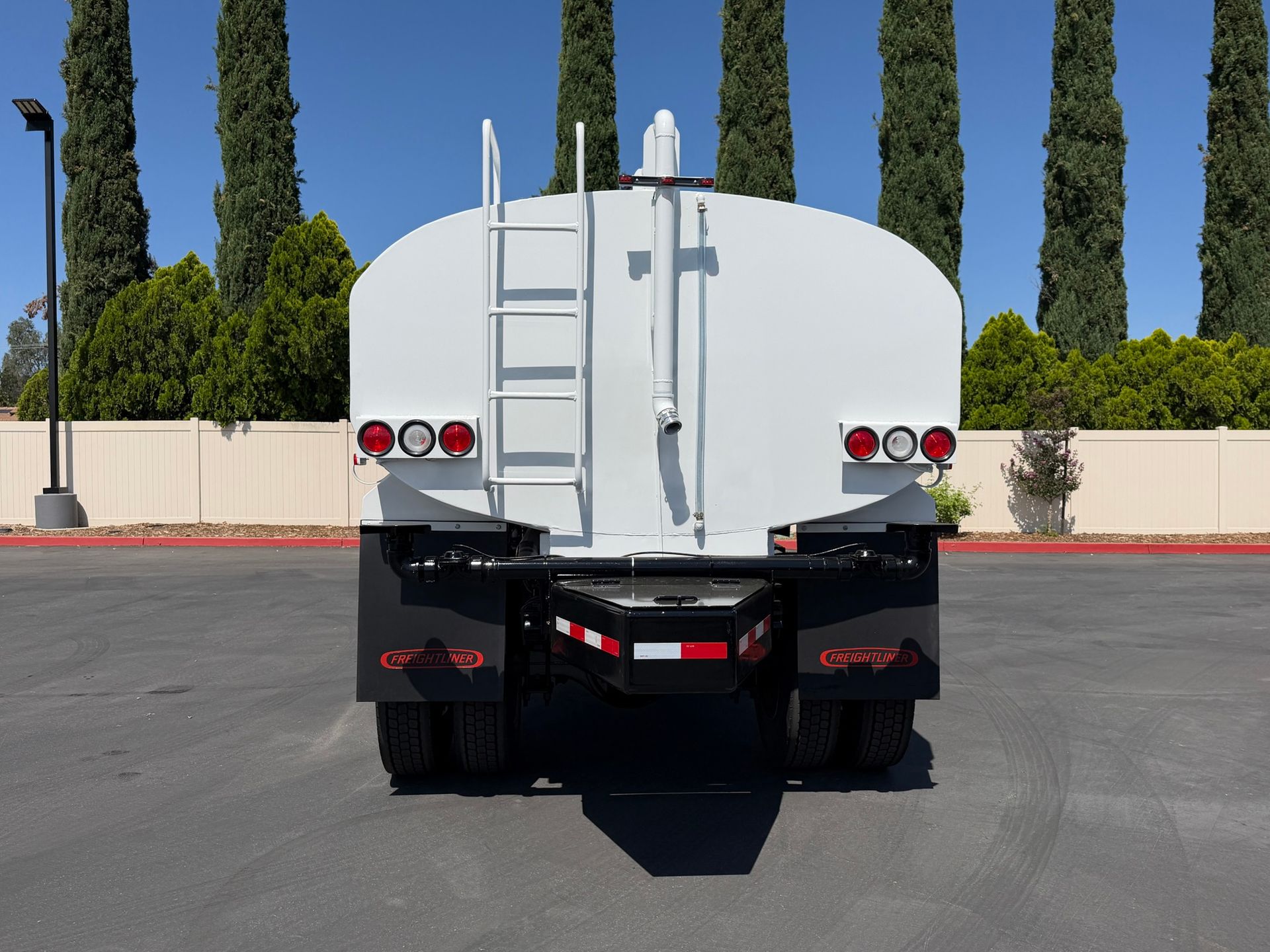 2016 Freightliner M2 106 photo 4