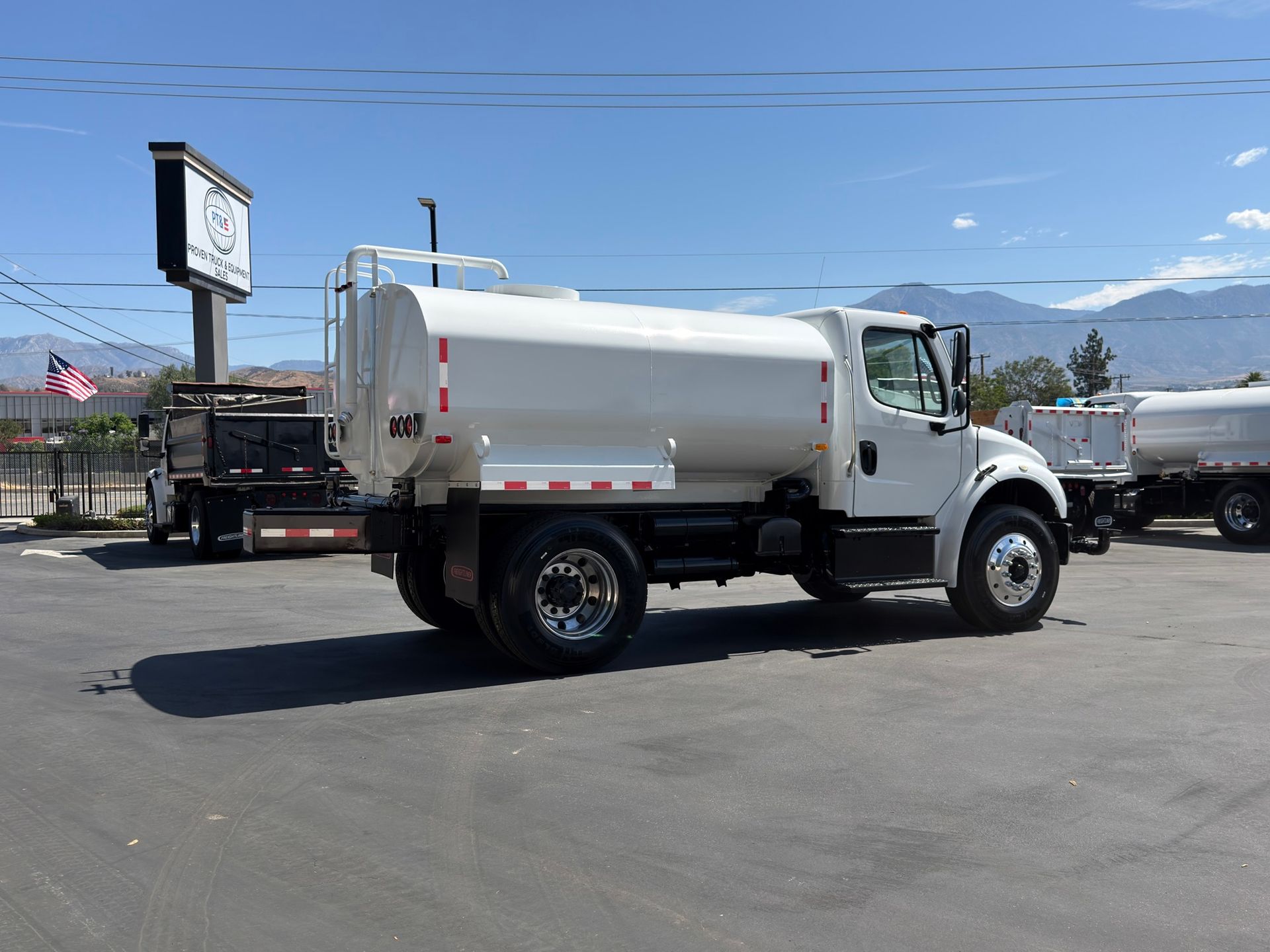 2016 Freightliner M2 106 photo 5