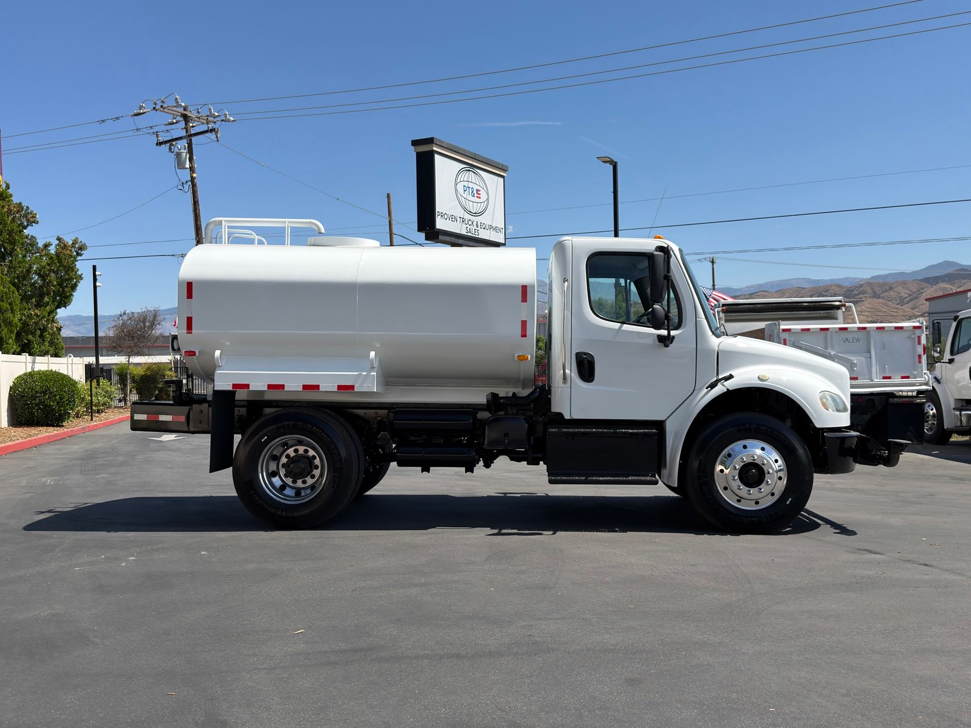 2016 Freightliner M2 106 photo 6