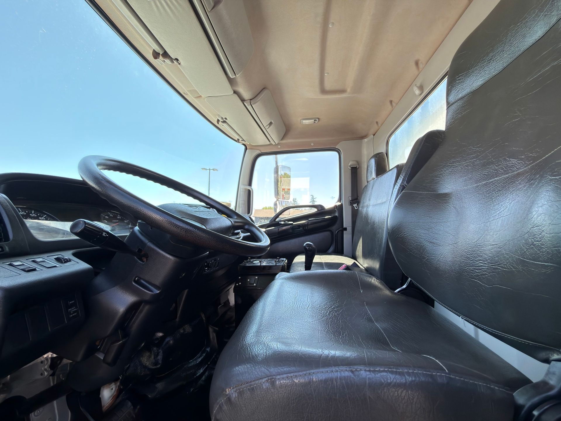 2019 Hino 338 photo 14