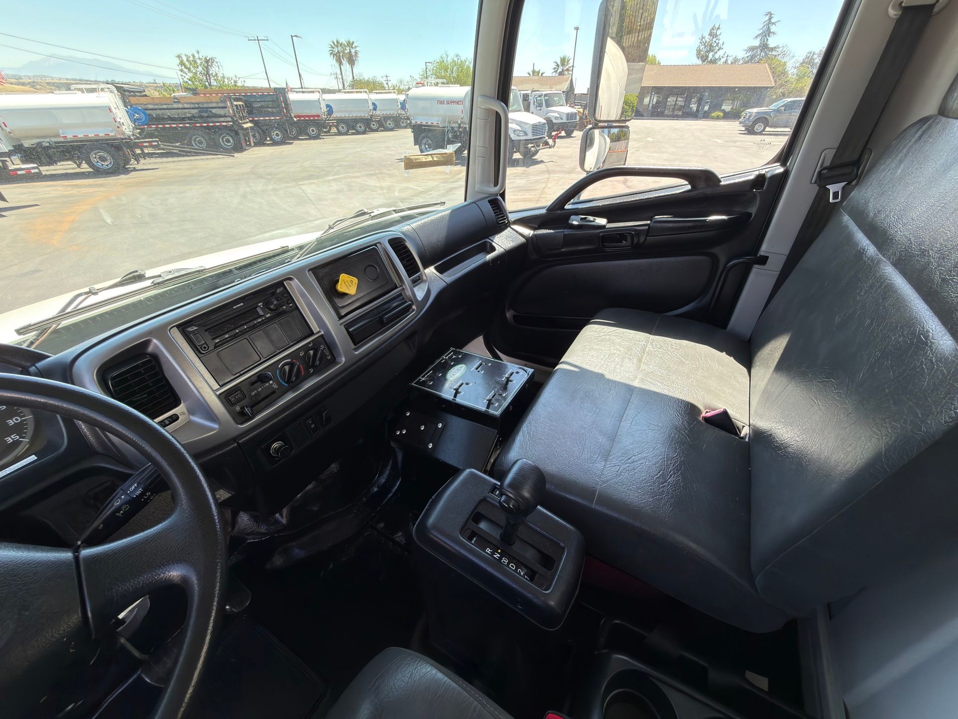 2019 Hino 338 photo 15