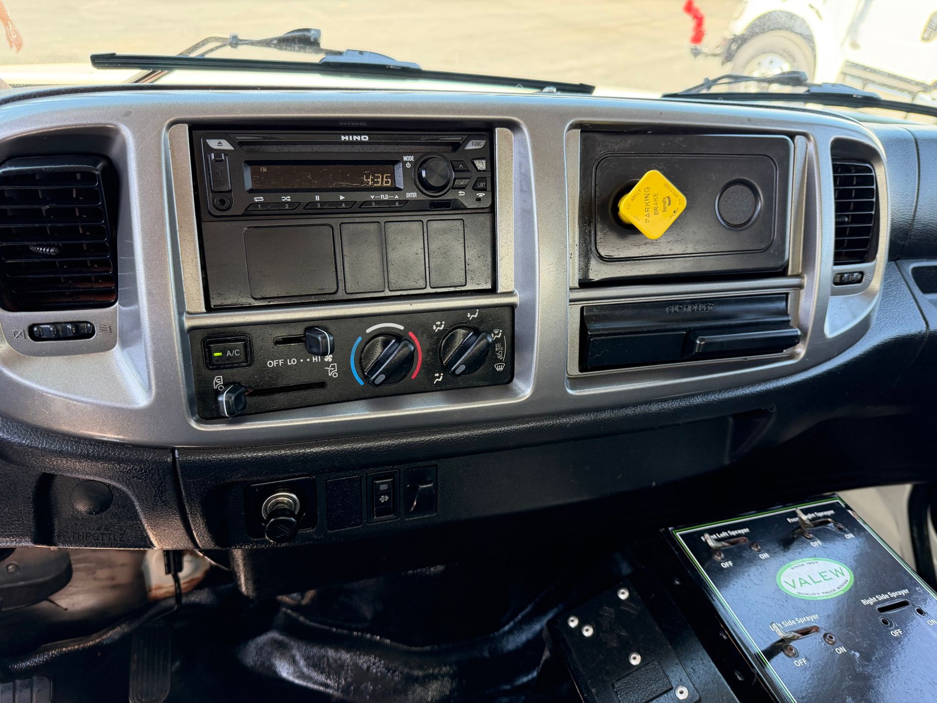 2019 Hino 338 photo 16