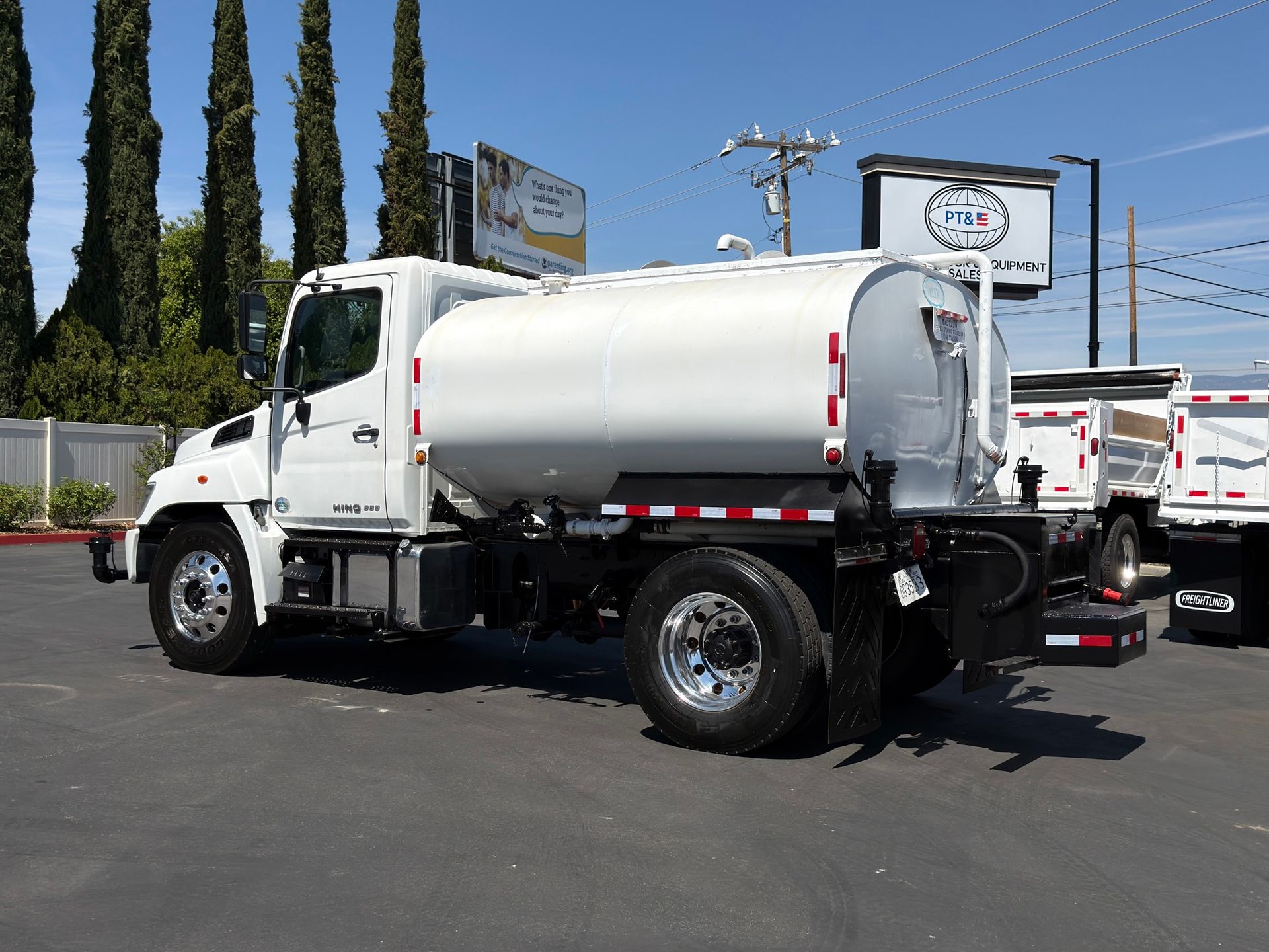 2019 Hino 338 photo 3