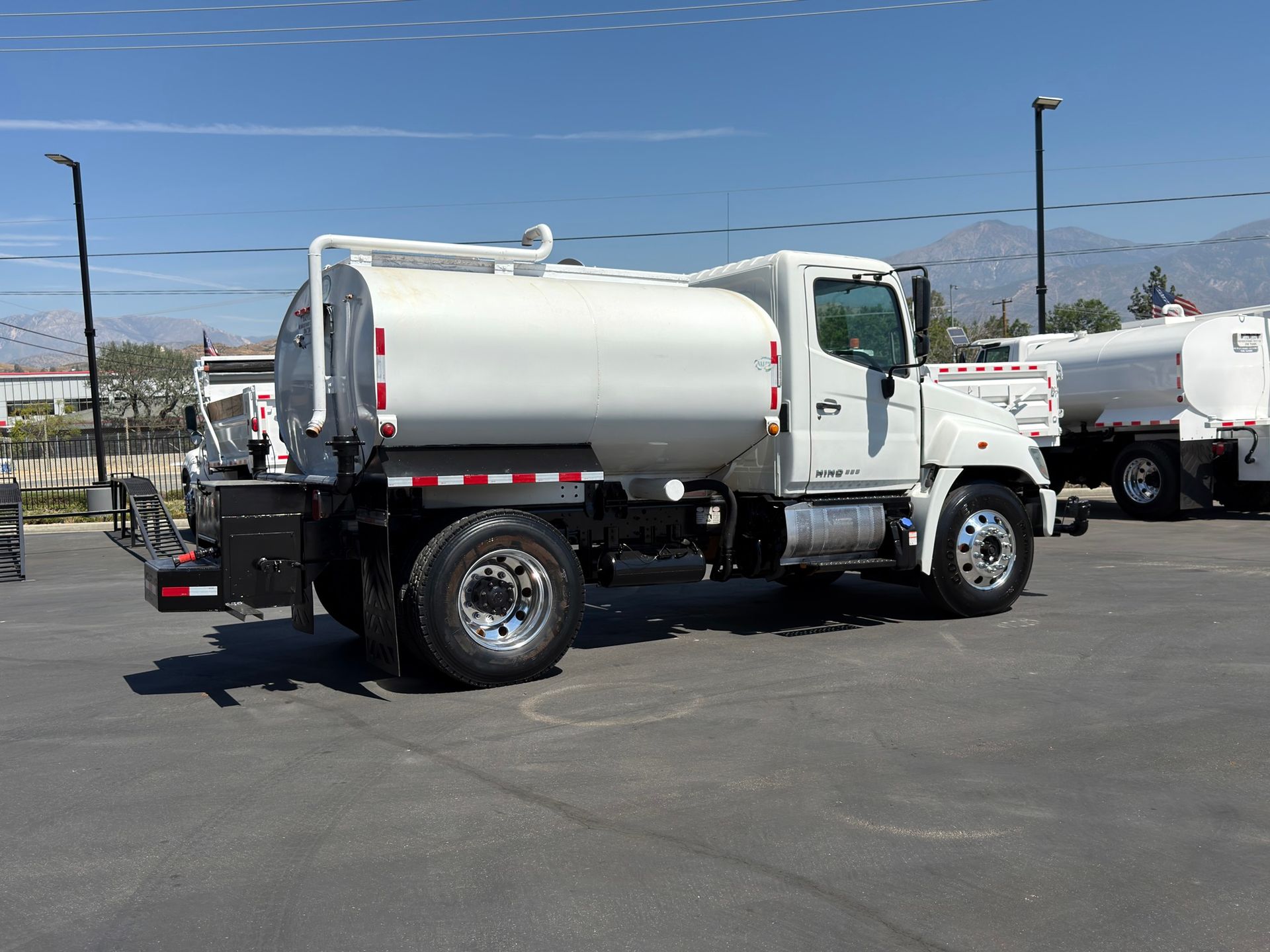 2019 Hino 338 photo 5