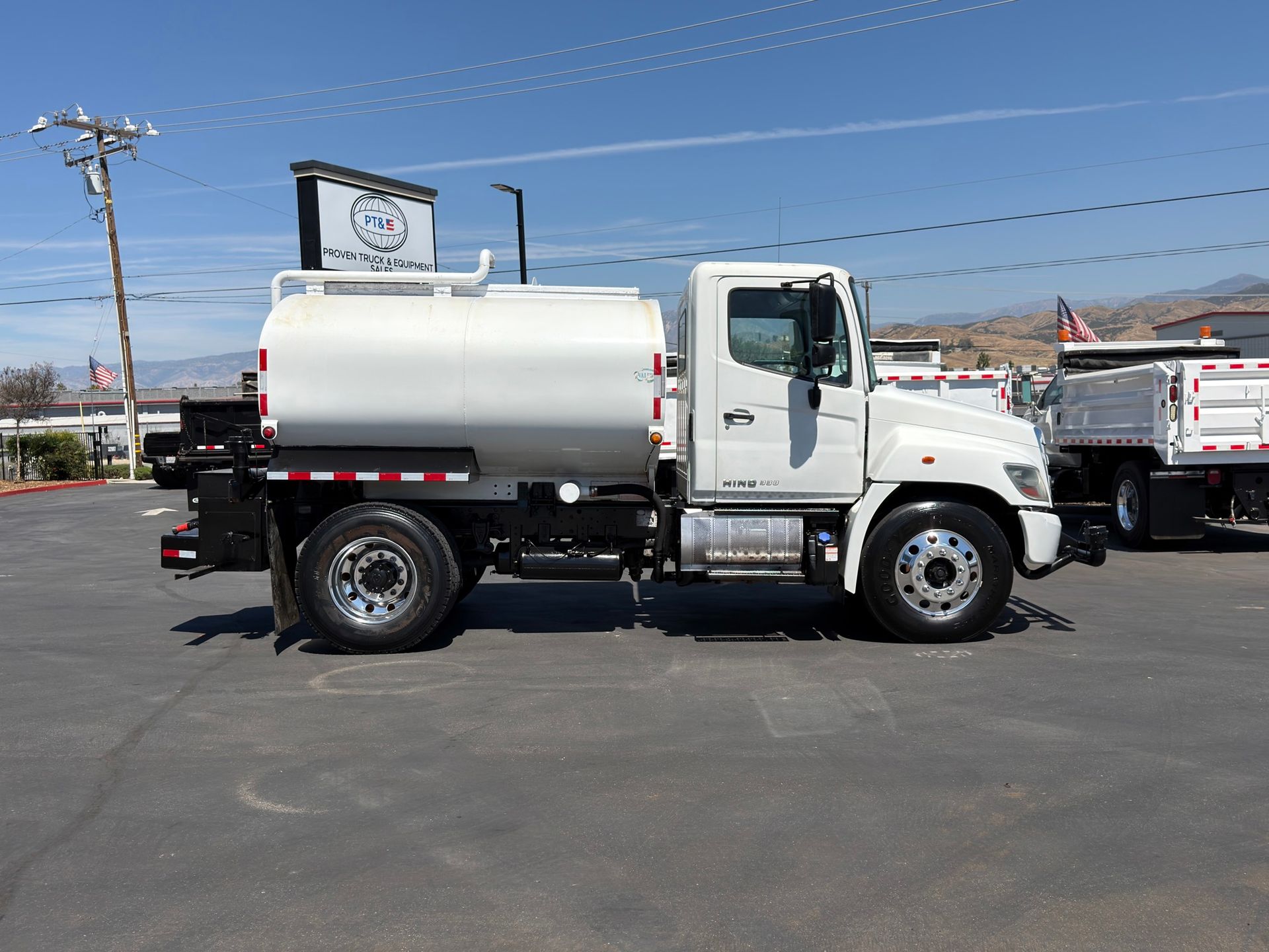 2019 Hino 338 photo 6