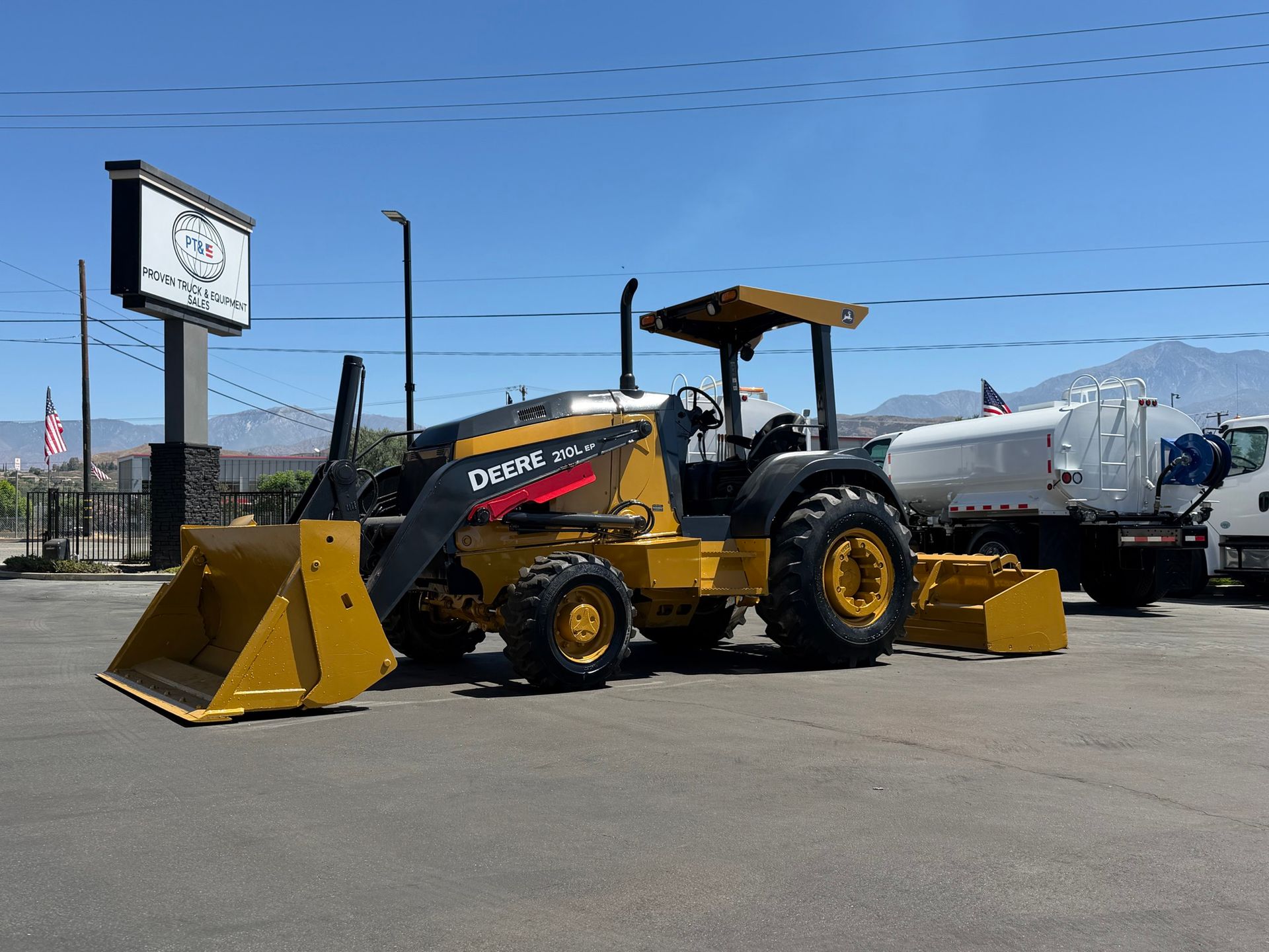 2018 John Deere 210LEP photo 1