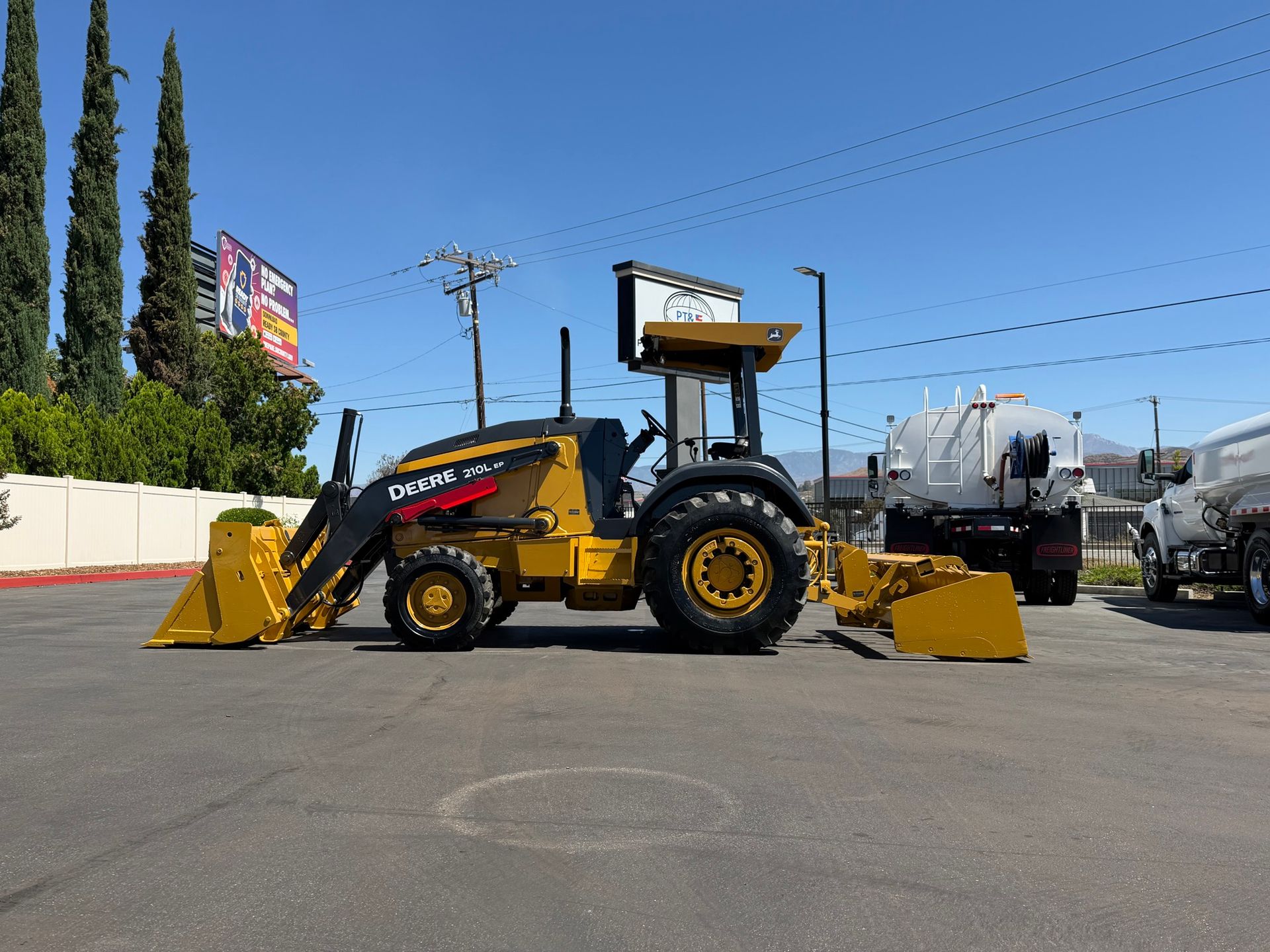 2018 John Deere 210LEP photo 2