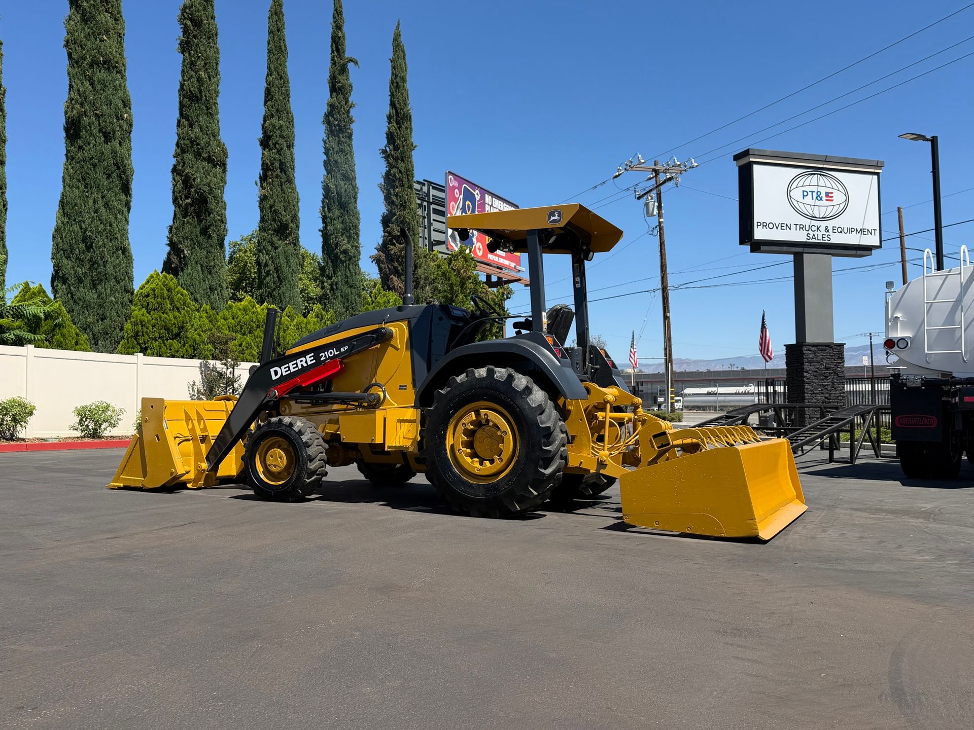 2018 John Deere 210LEP photo 3