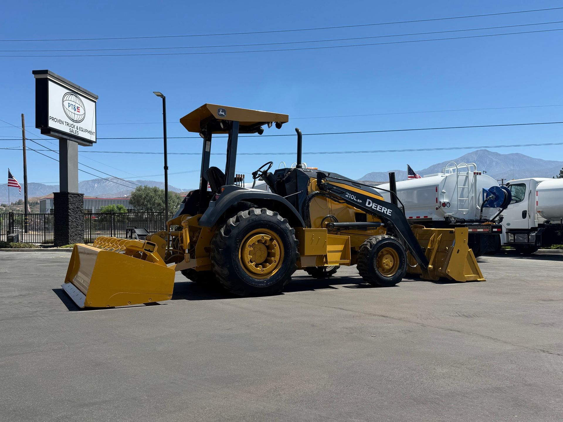 2018 John Deere 210LEP photo 5