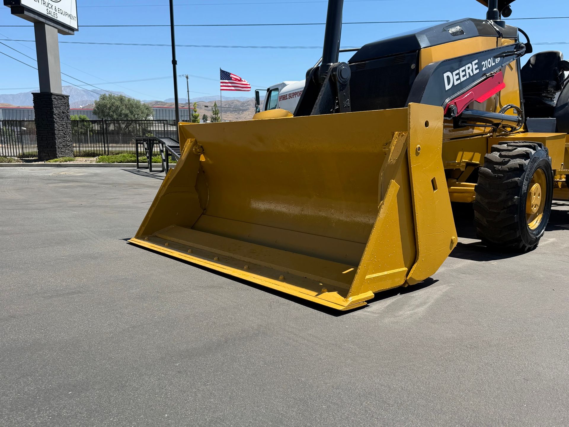 2018 John Deere 210LEP photo 9
