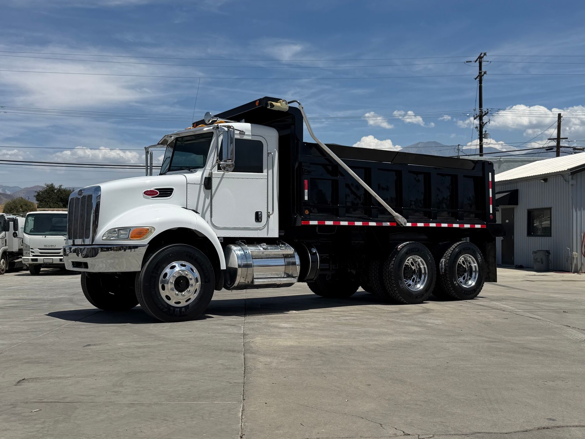 2012 Peterbilt 348 photo 1