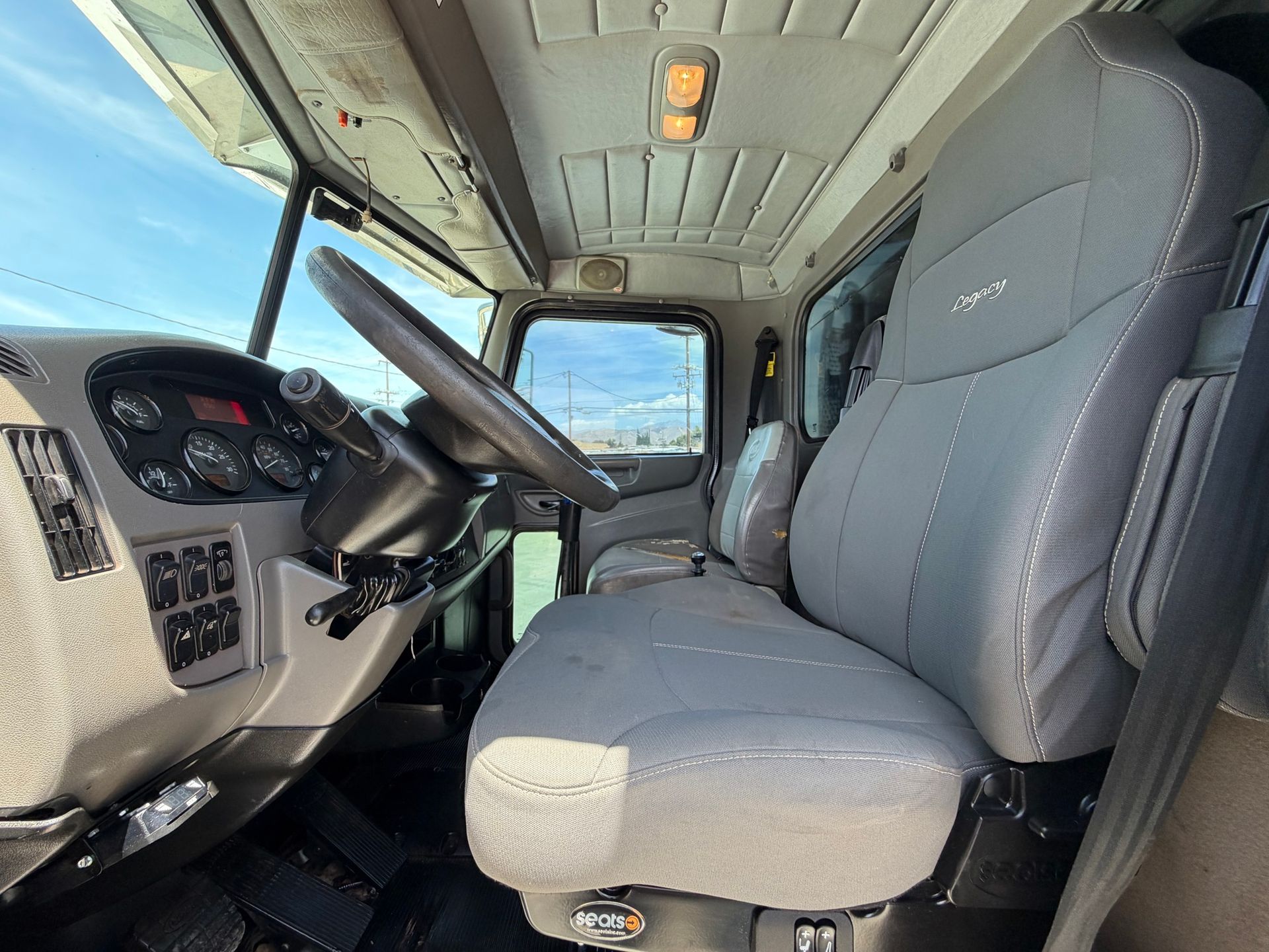 2012 Peterbilt 348 photo 16