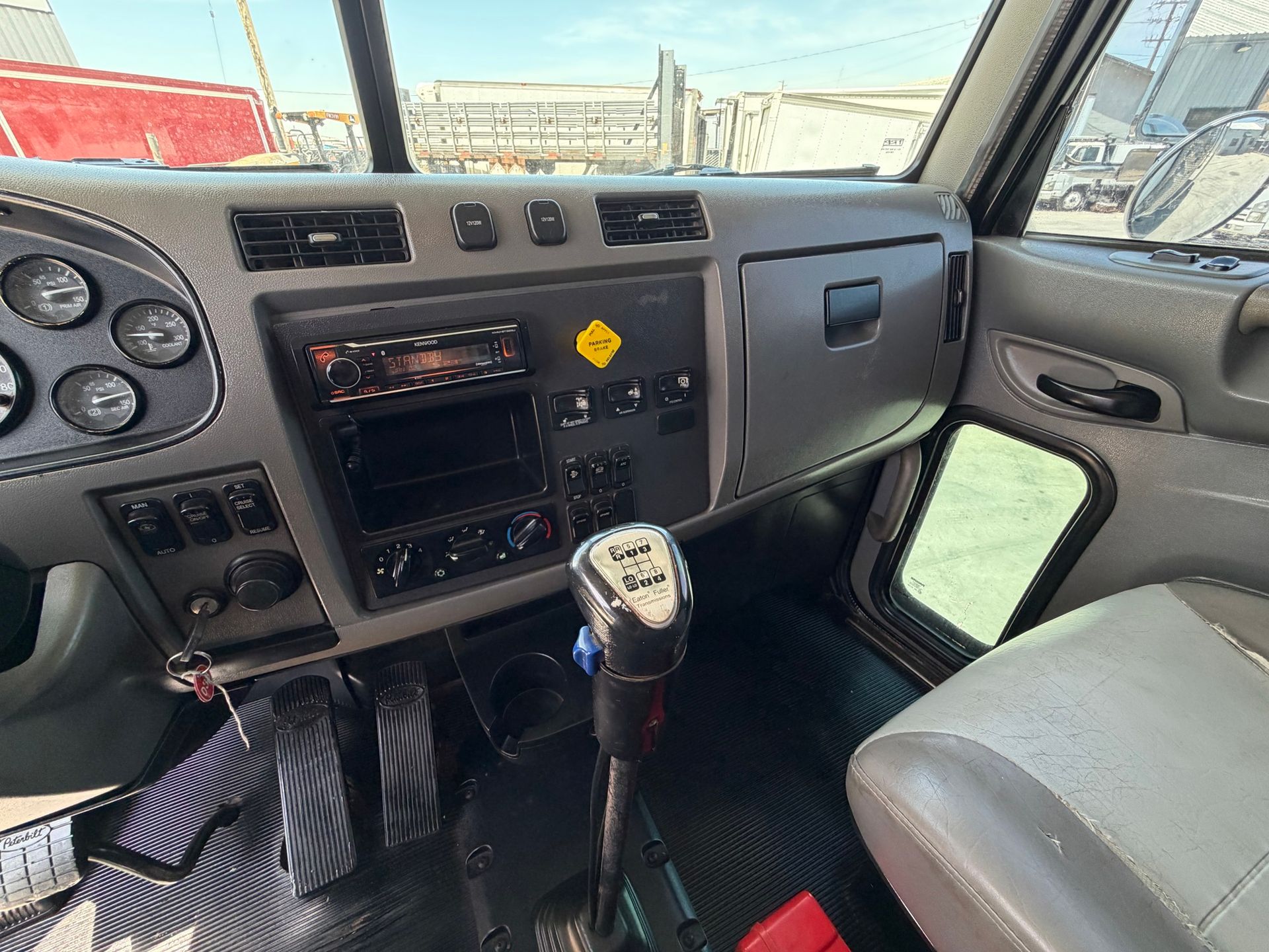 2012 Peterbilt 348 photo 17