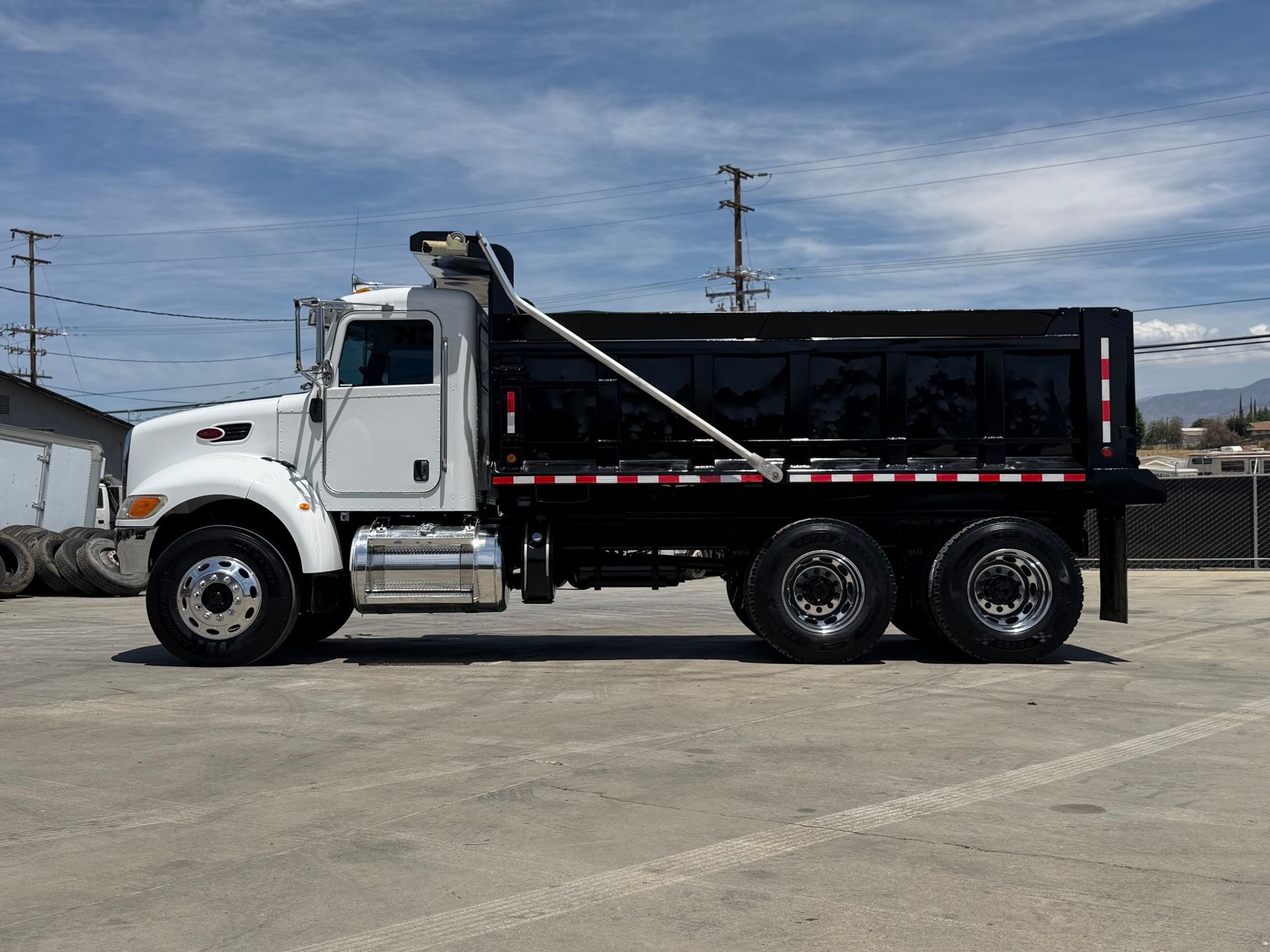 2012 Peterbilt 348 photo 2