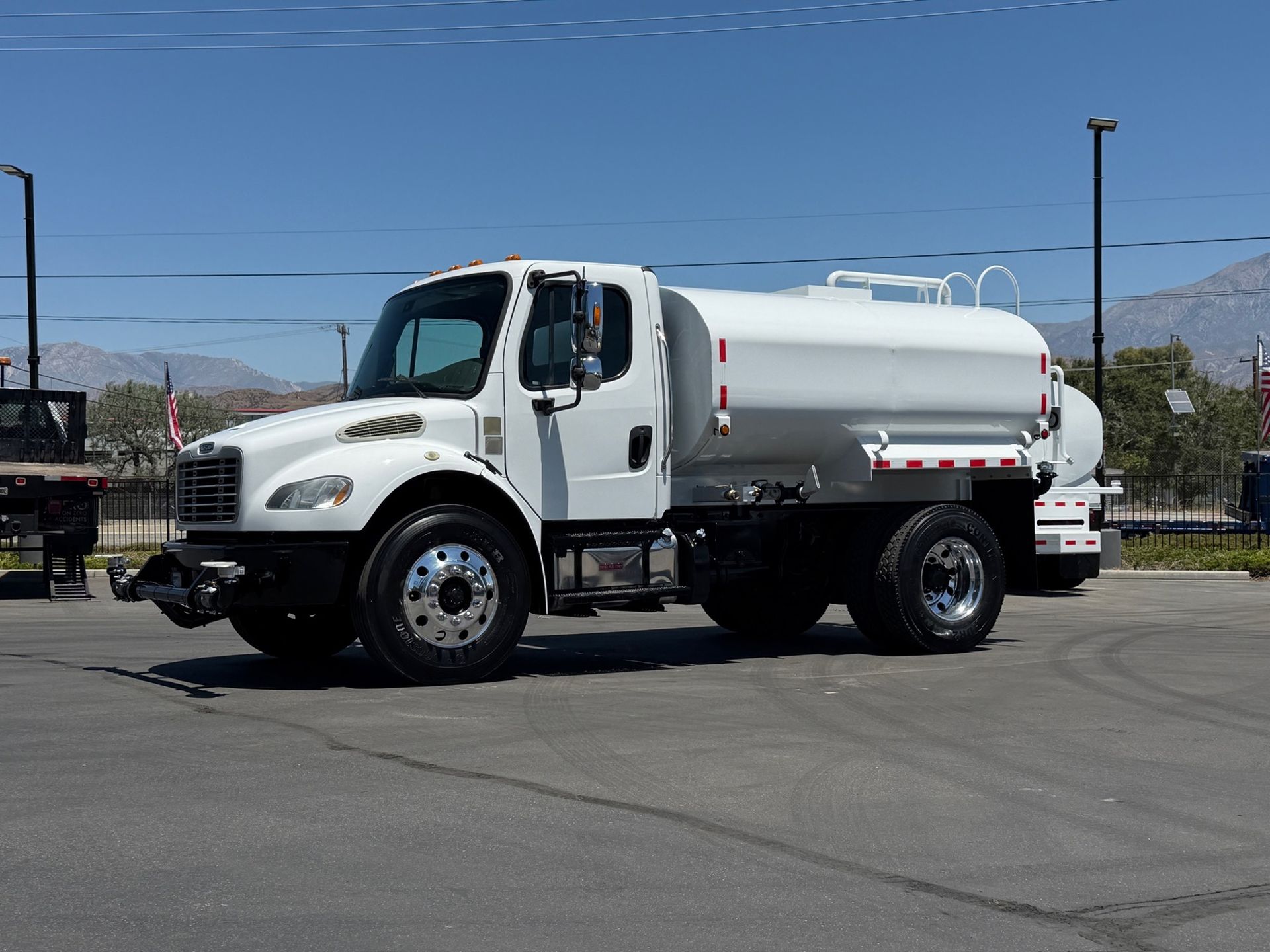 2019 Freightliner M2 photo 1