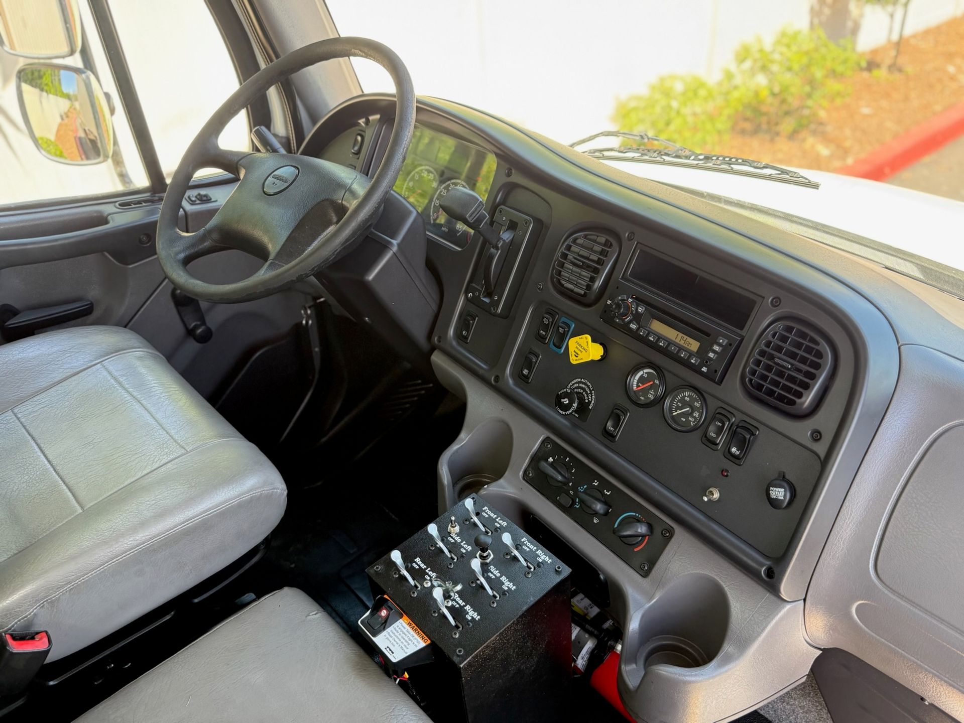 2016 Freightliner M2 photo 19