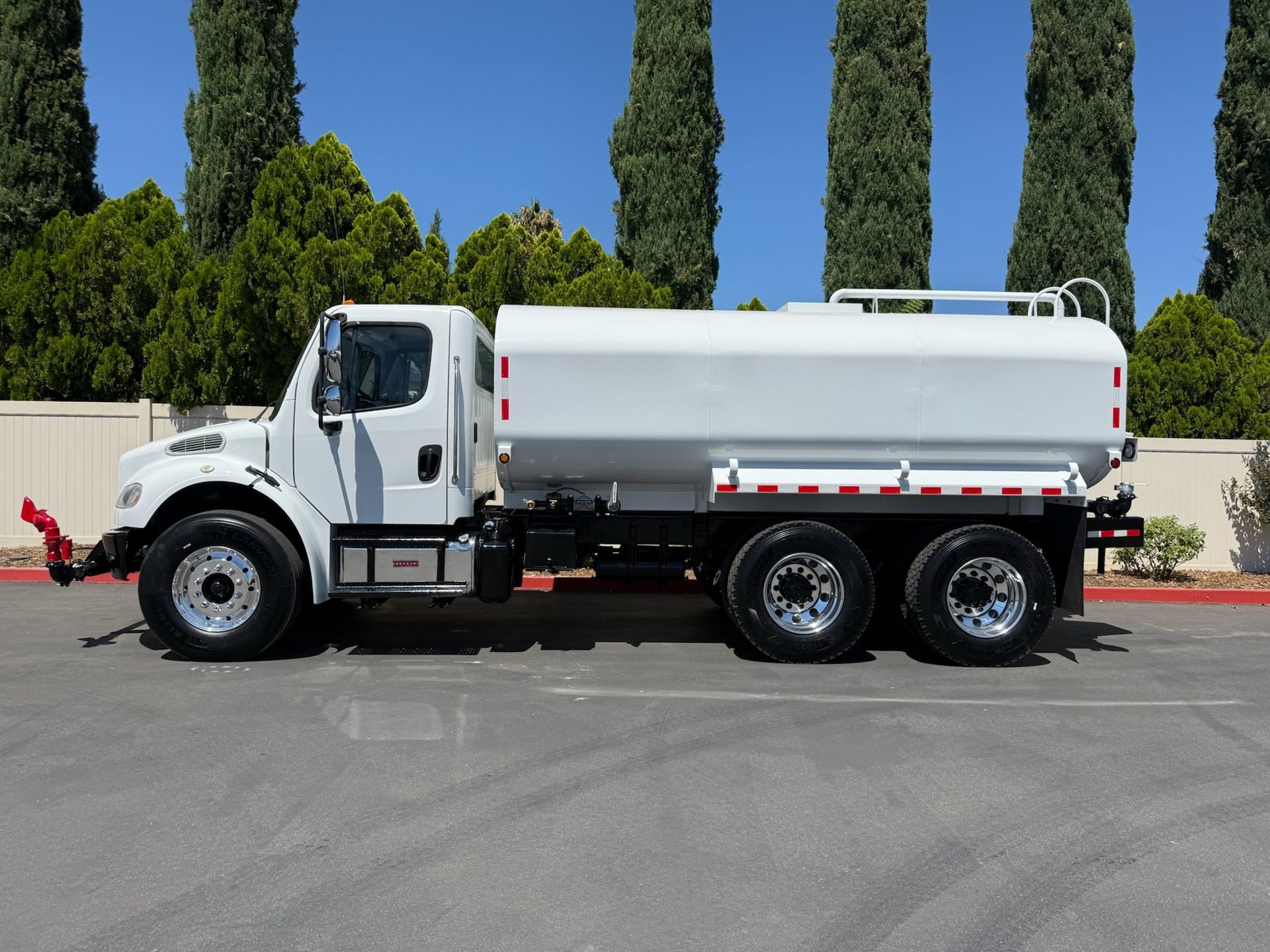 2016 Freightliner M2 photo 2