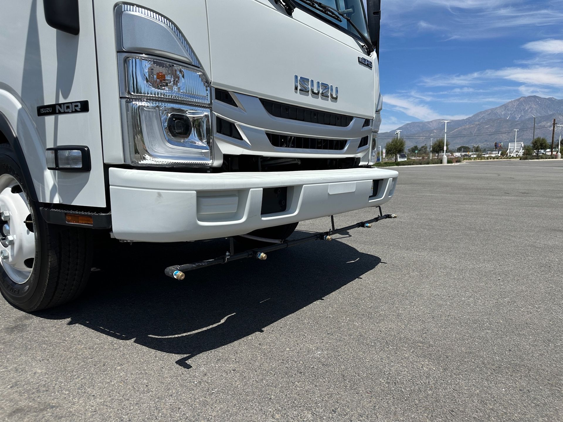 2025 Isuzu NQR photo 10