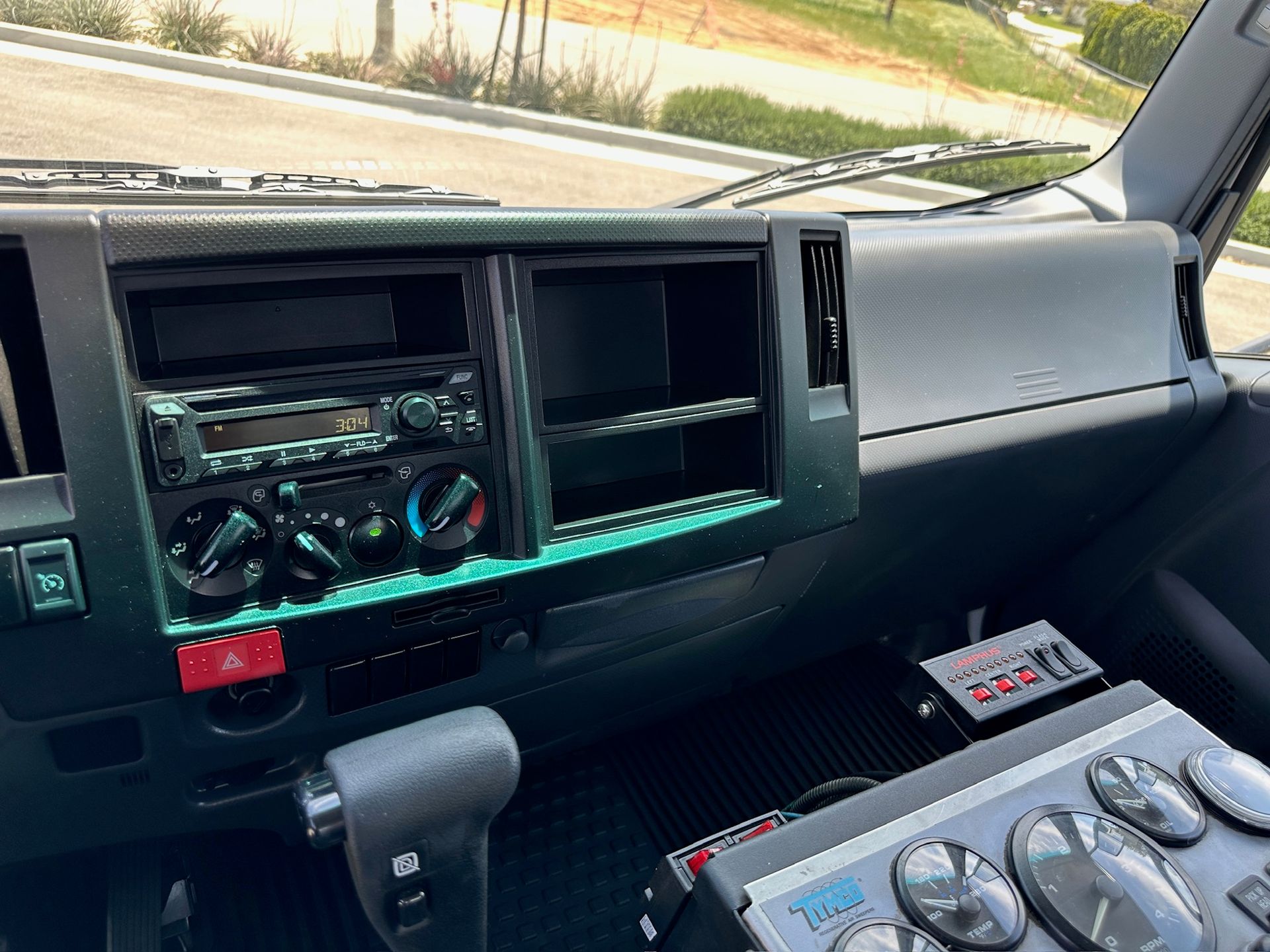 2025 Isuzu NQR photo 16